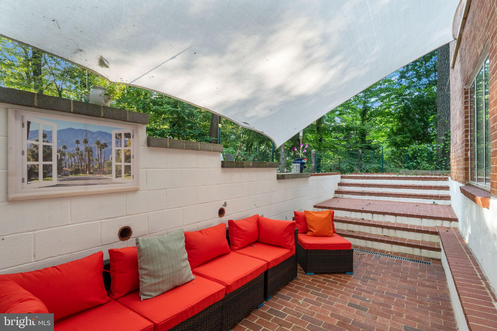 LAKE BARCROFT - Residential