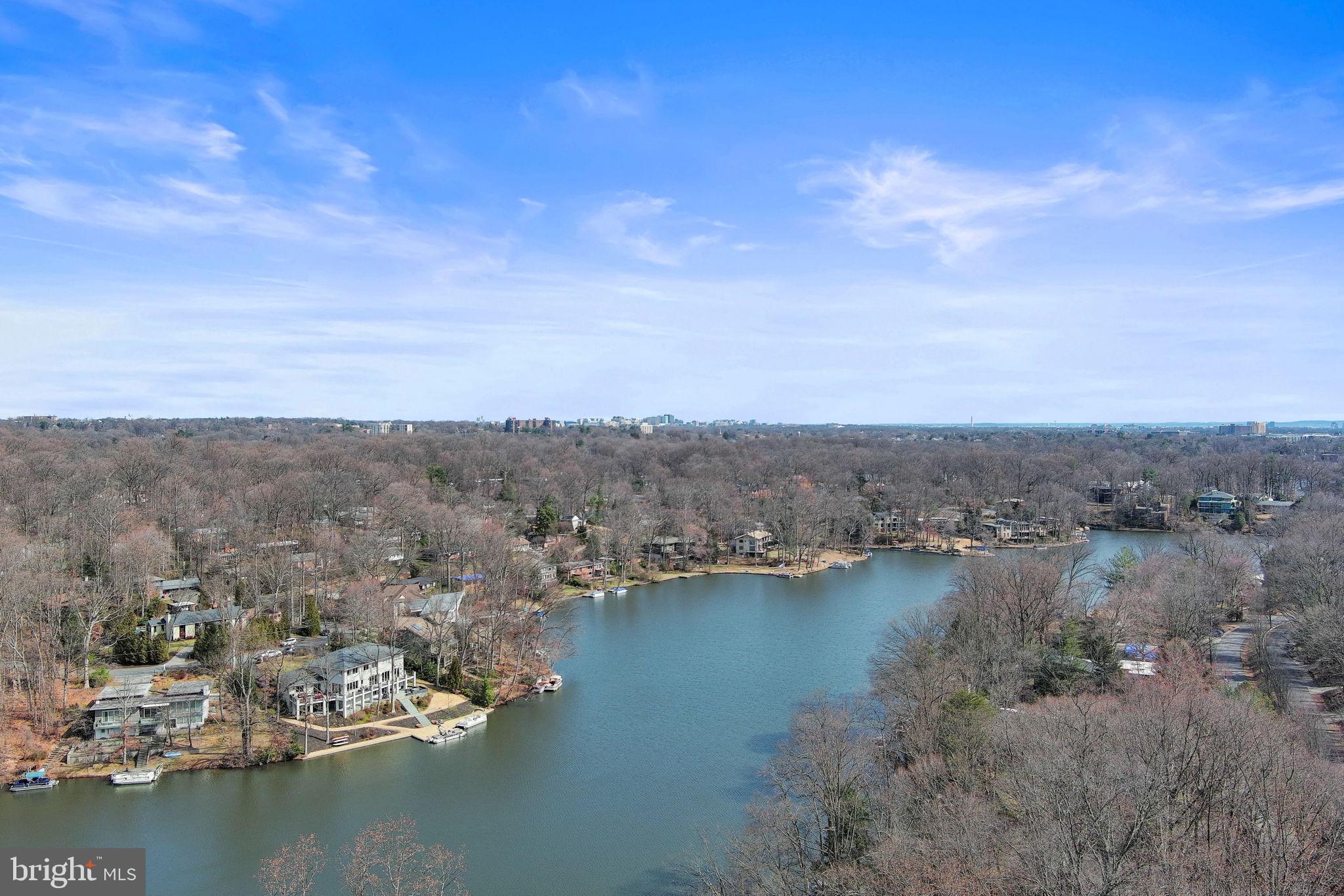 LAKE BARCROFT - Residential