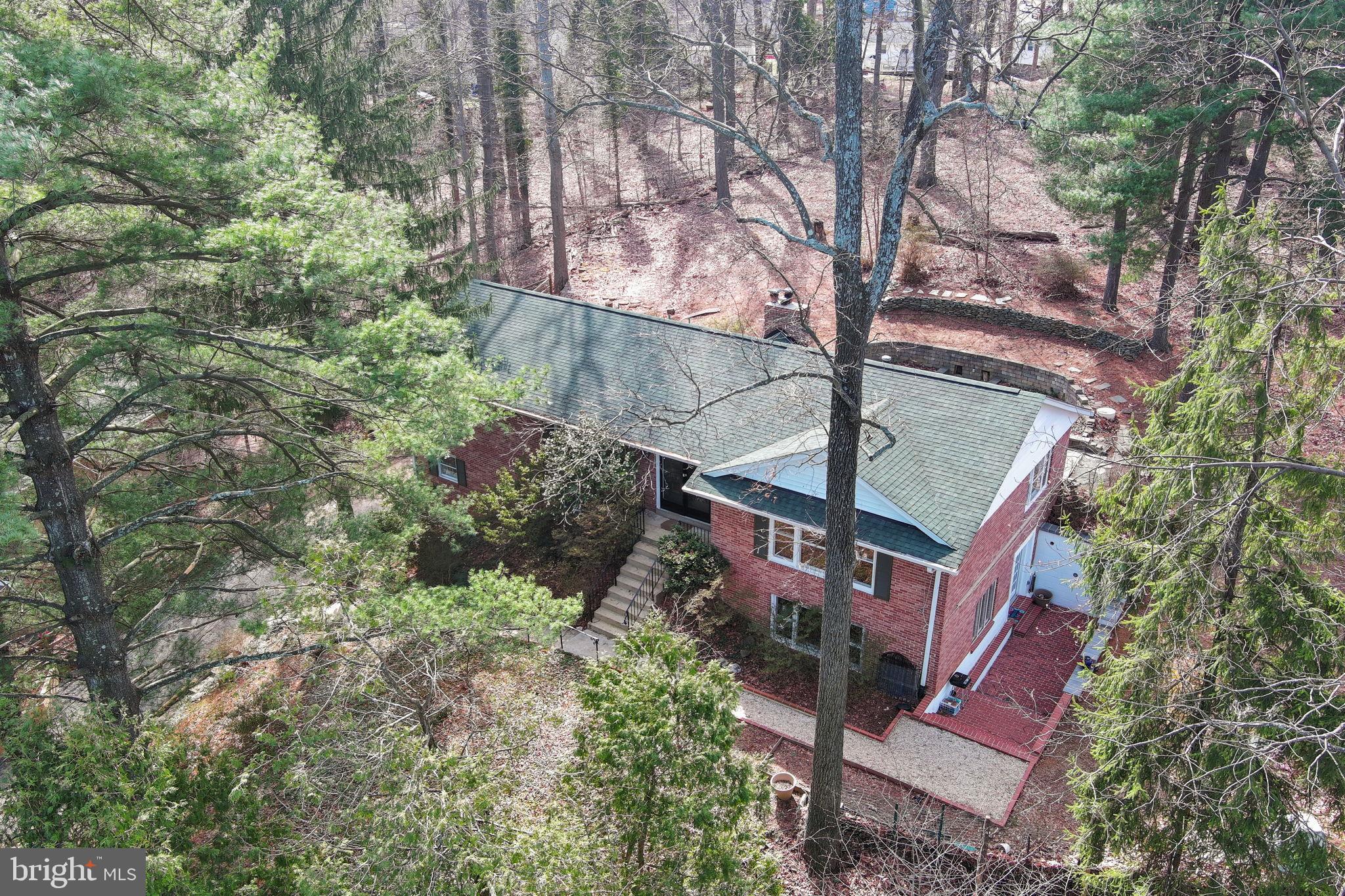 LAKE BARCROFT - Residential