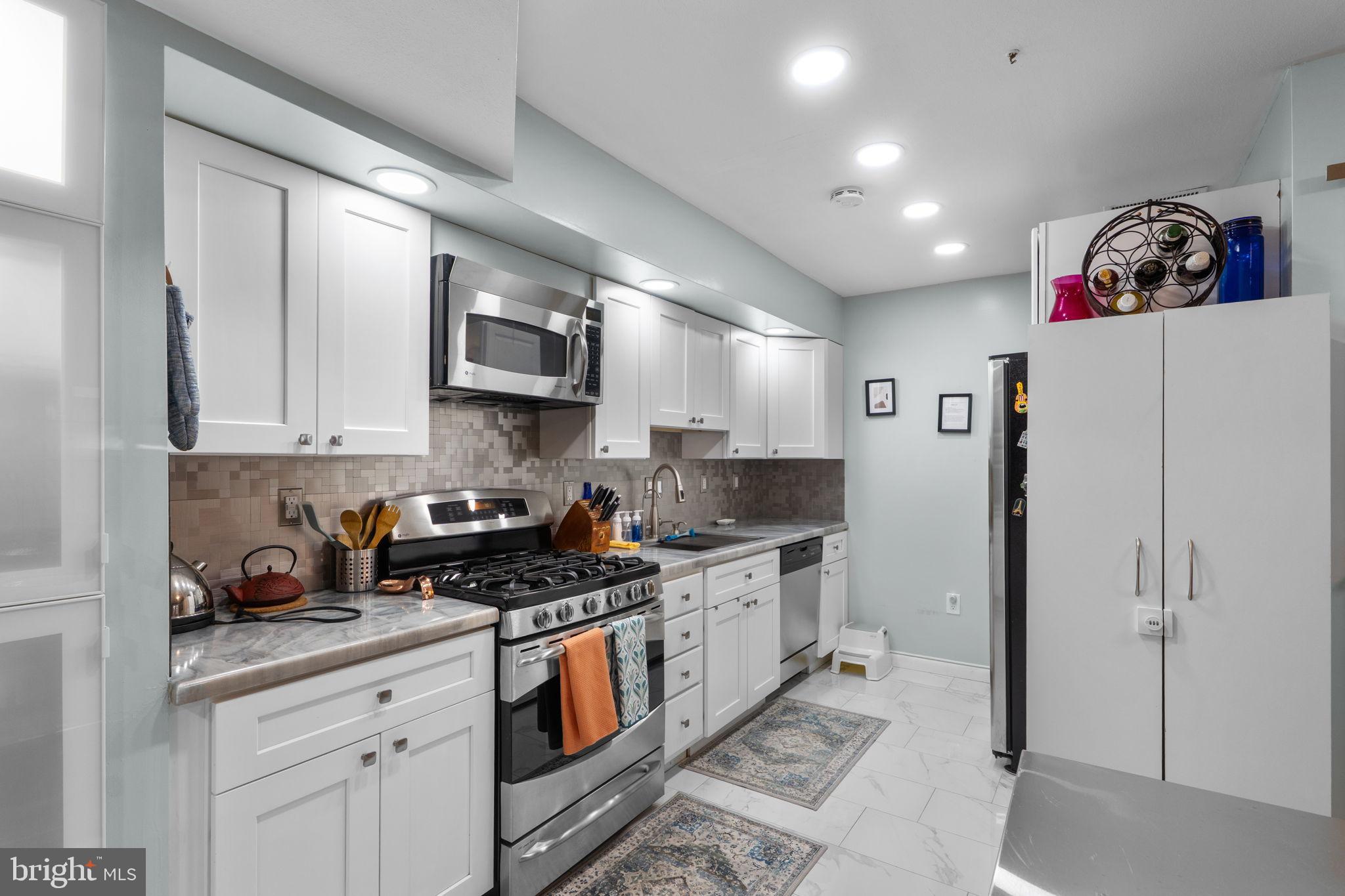 LAKE BARCROFT - Residential