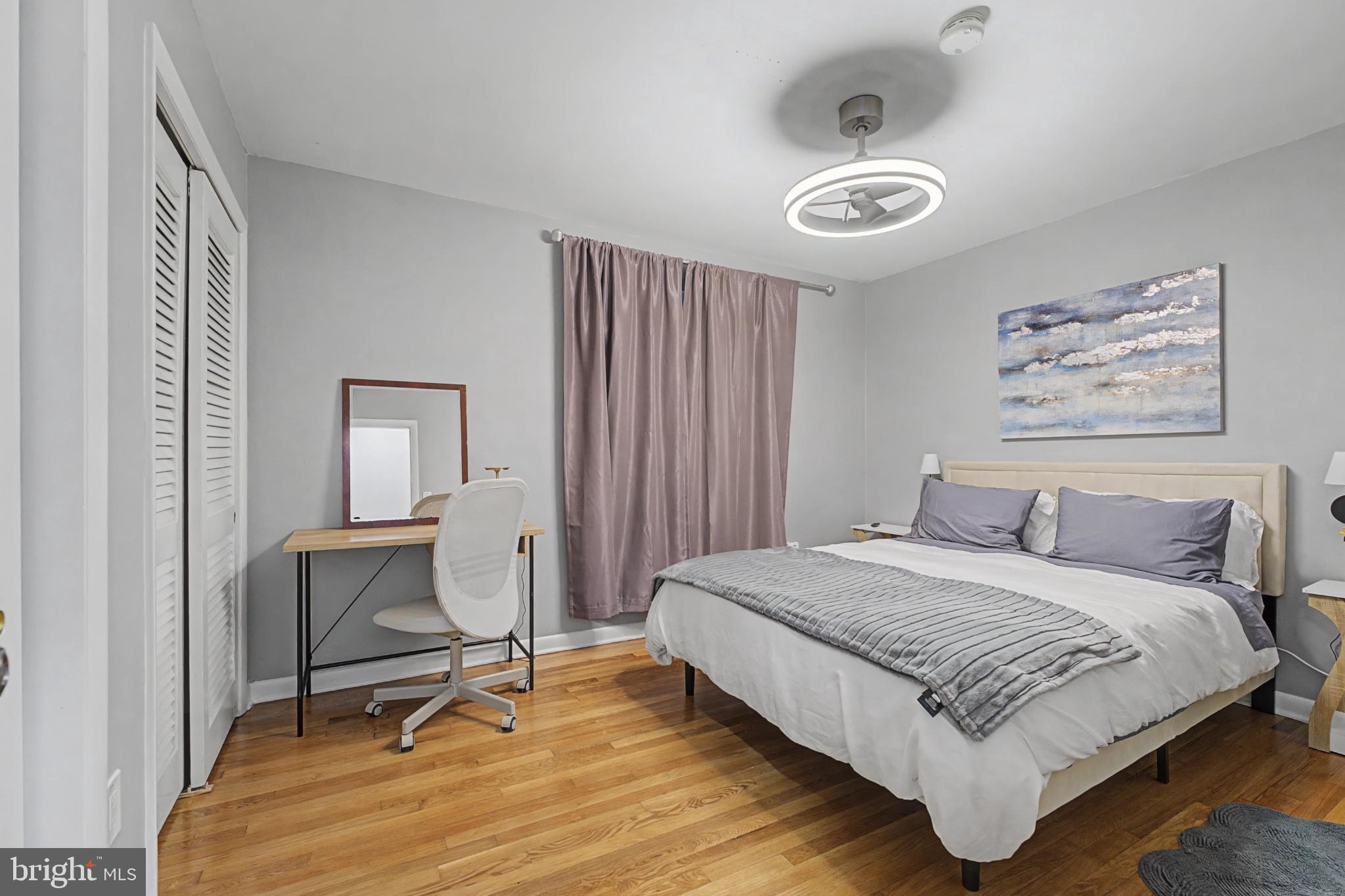 LAKE BARCROFT - Residential