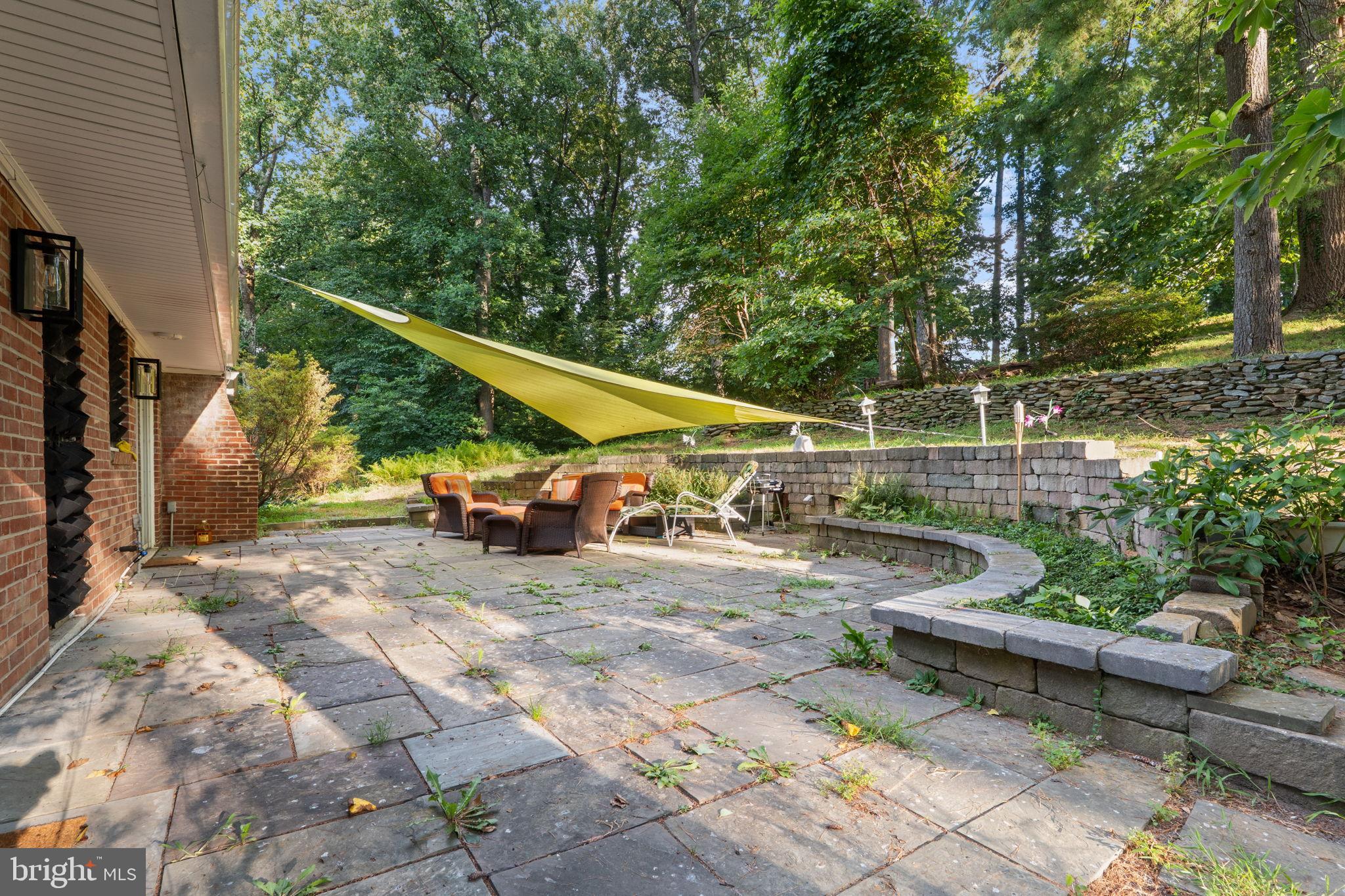 LAKE BARCROFT - Residential