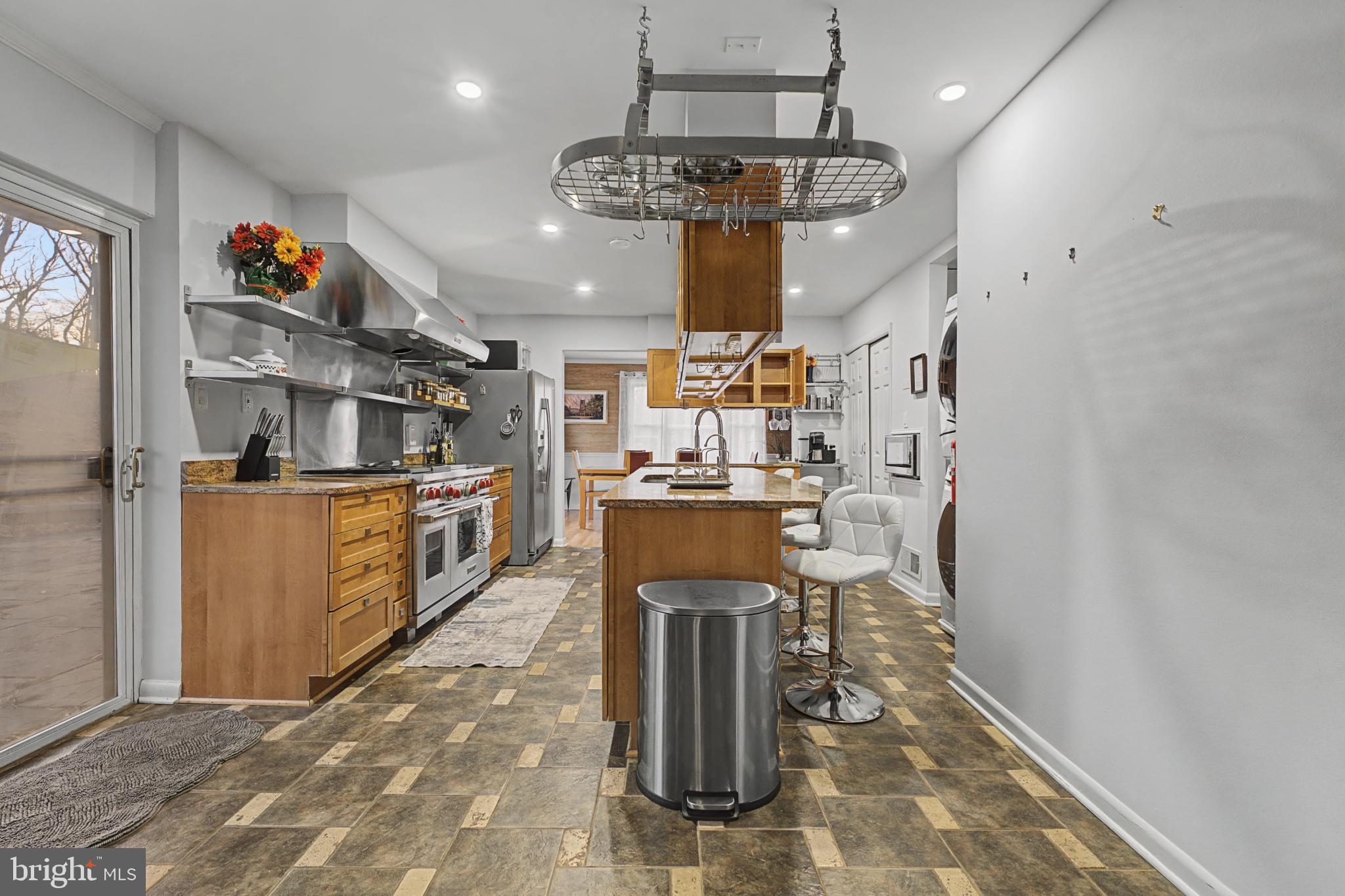 LAKE BARCROFT - Residential