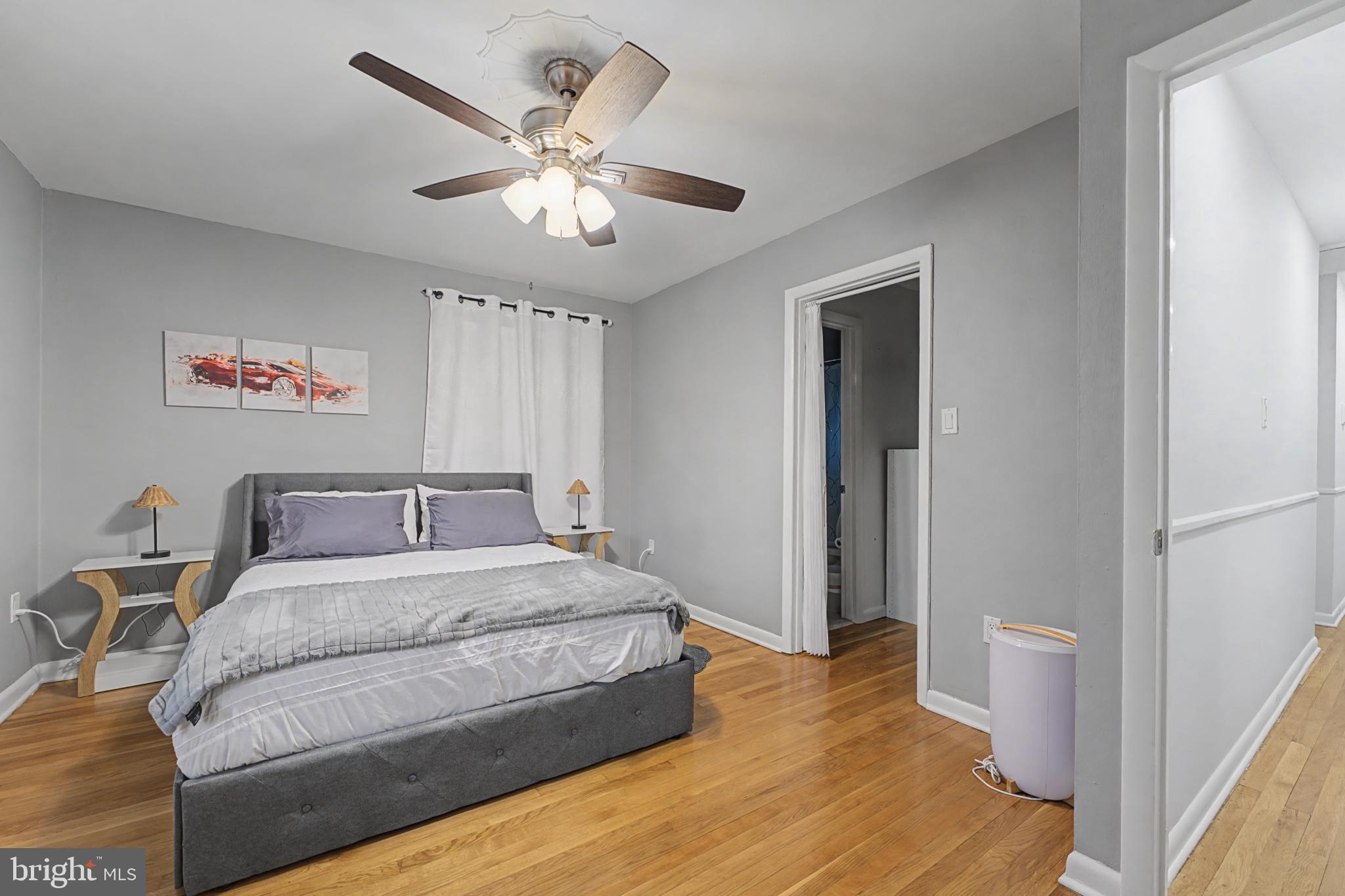 LAKE BARCROFT - Residential