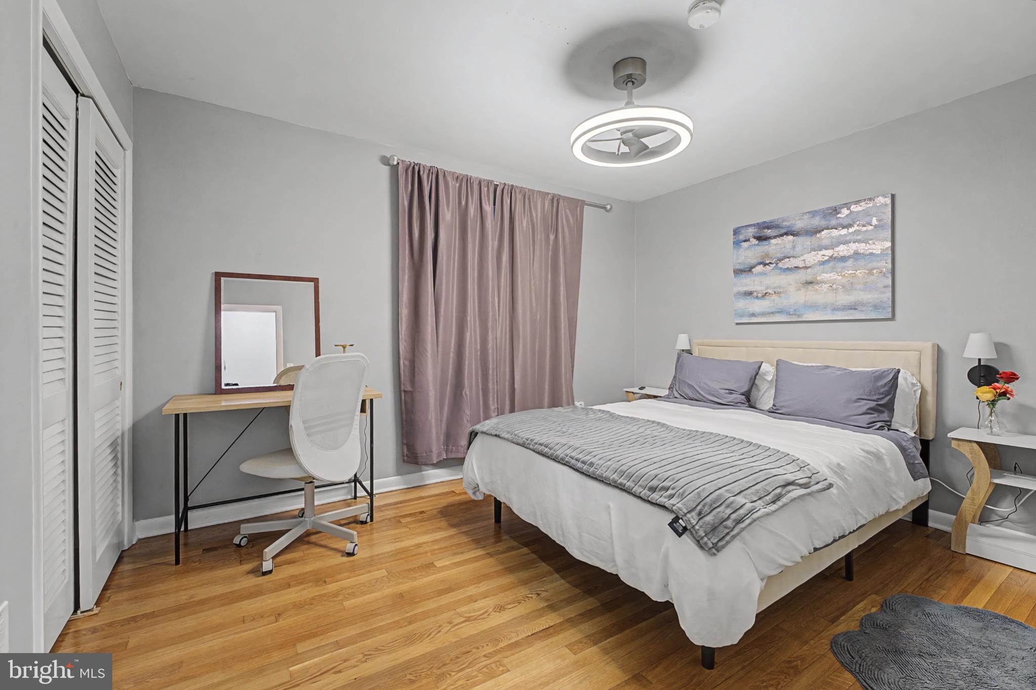 LAKE BARCROFT - Residential