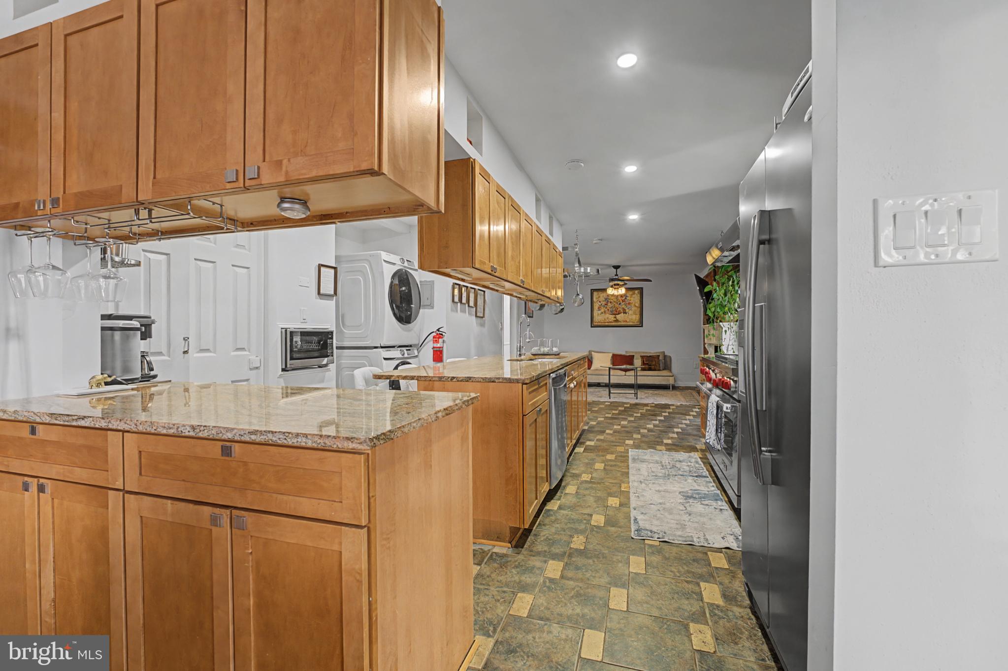 LAKE BARCROFT - Residential