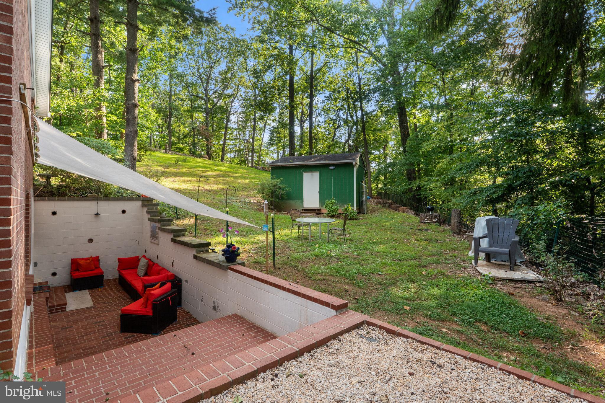 LAKE BARCROFT - Residential