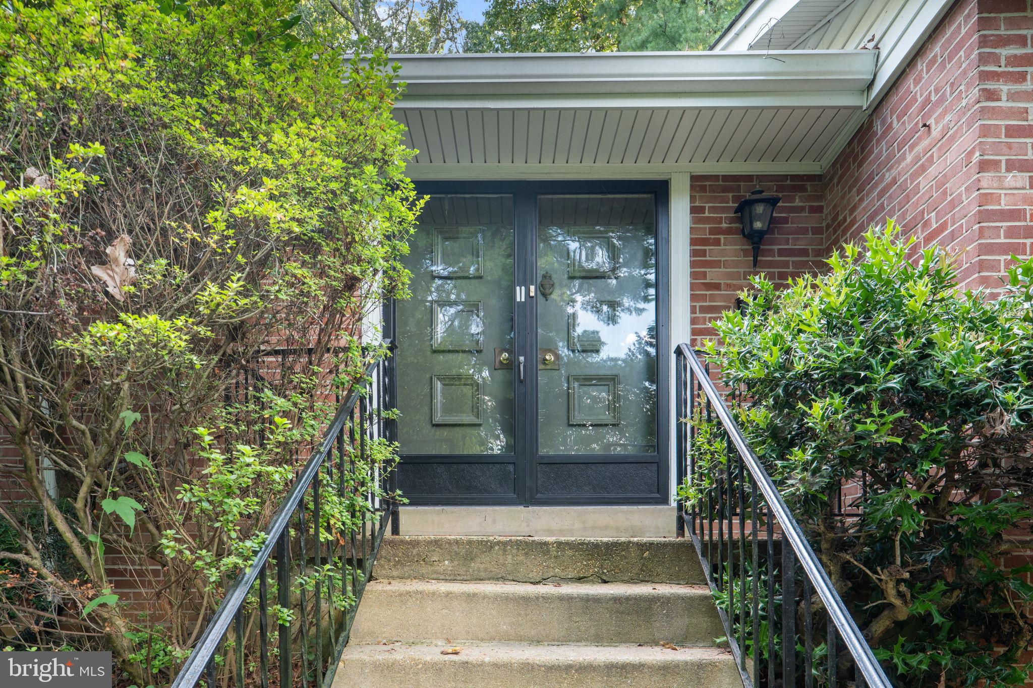 LAKE BARCROFT - Residential