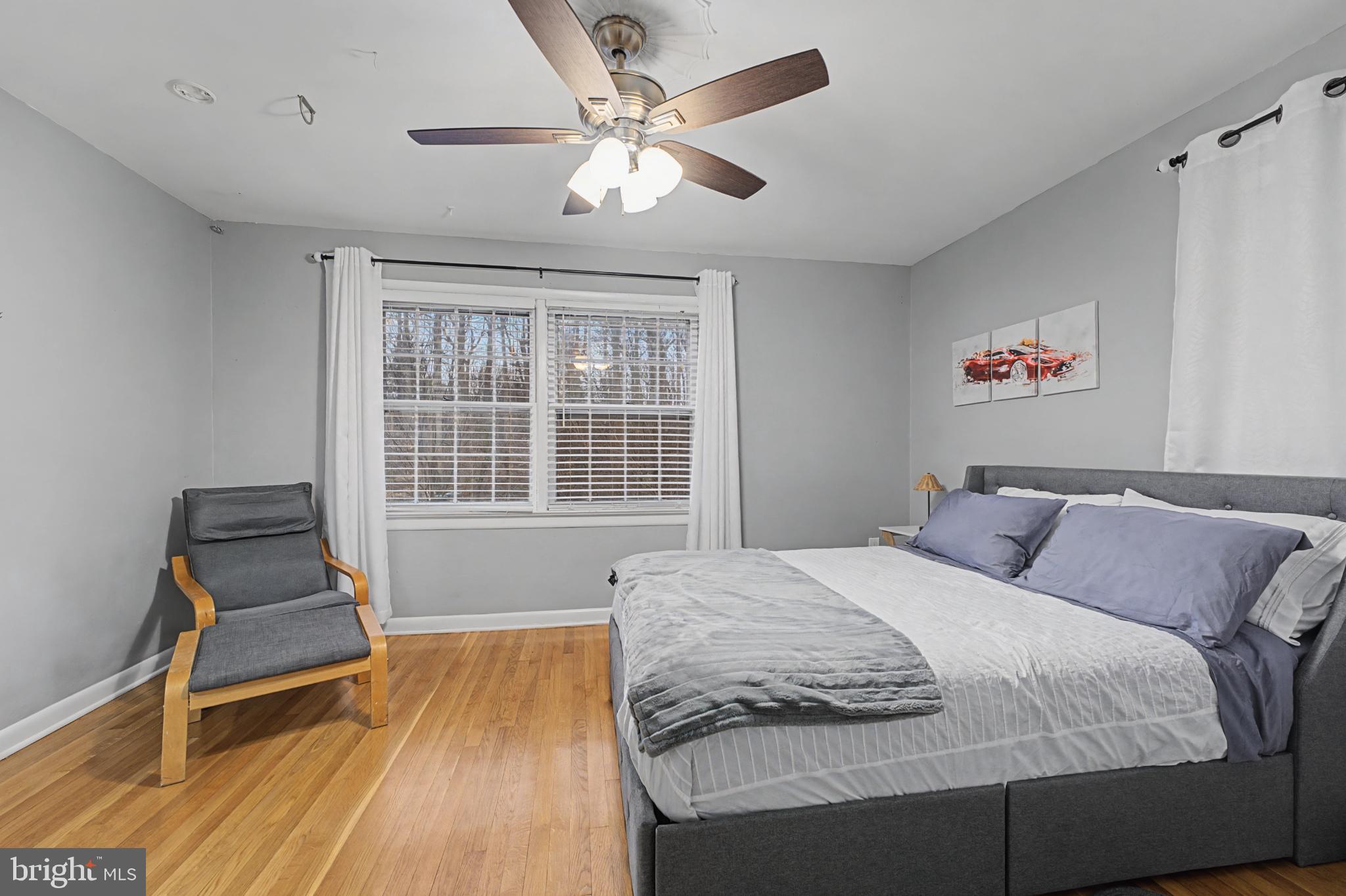 LAKE BARCROFT - Residential