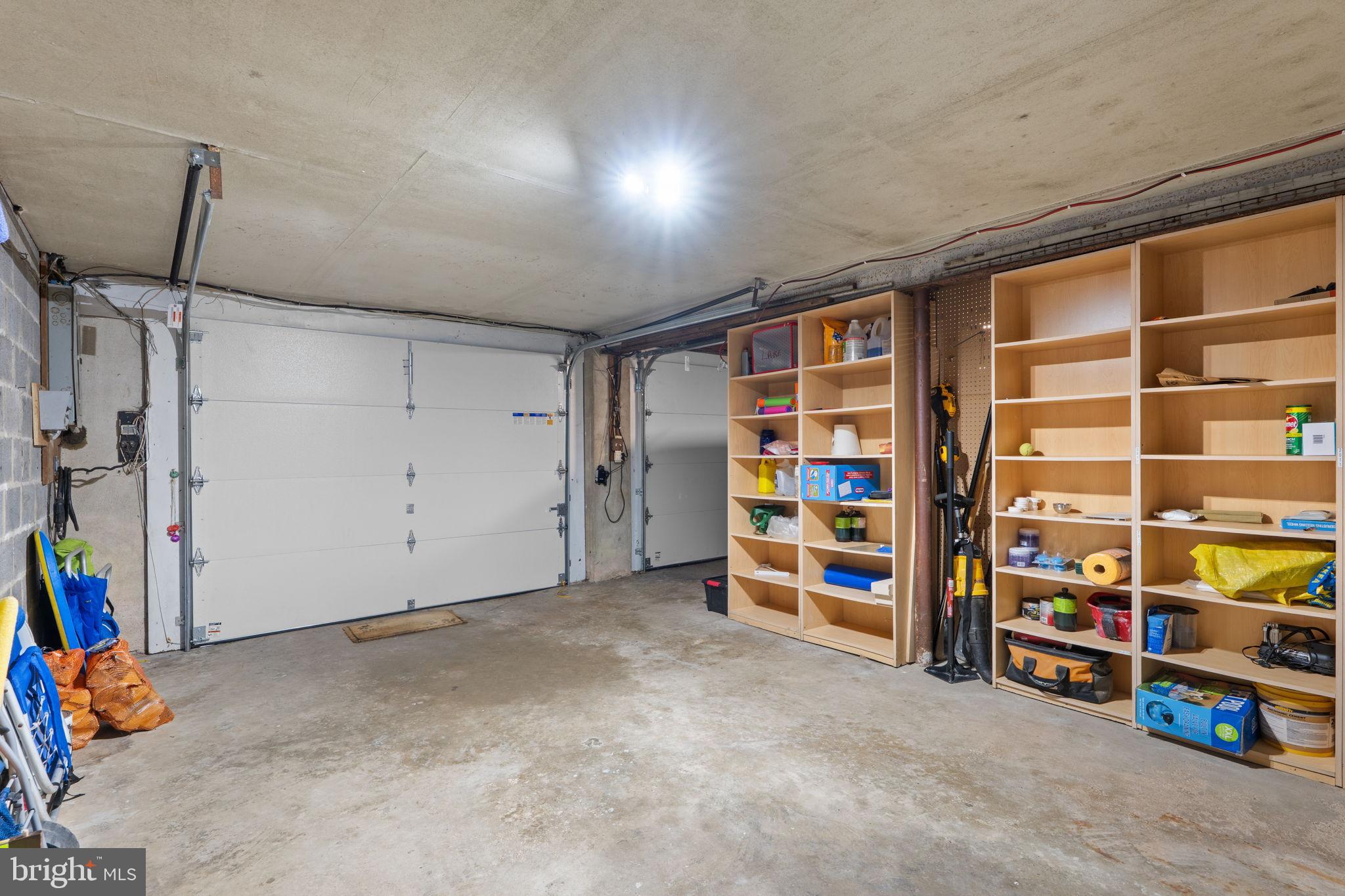 LAKE BARCROFT - Residential