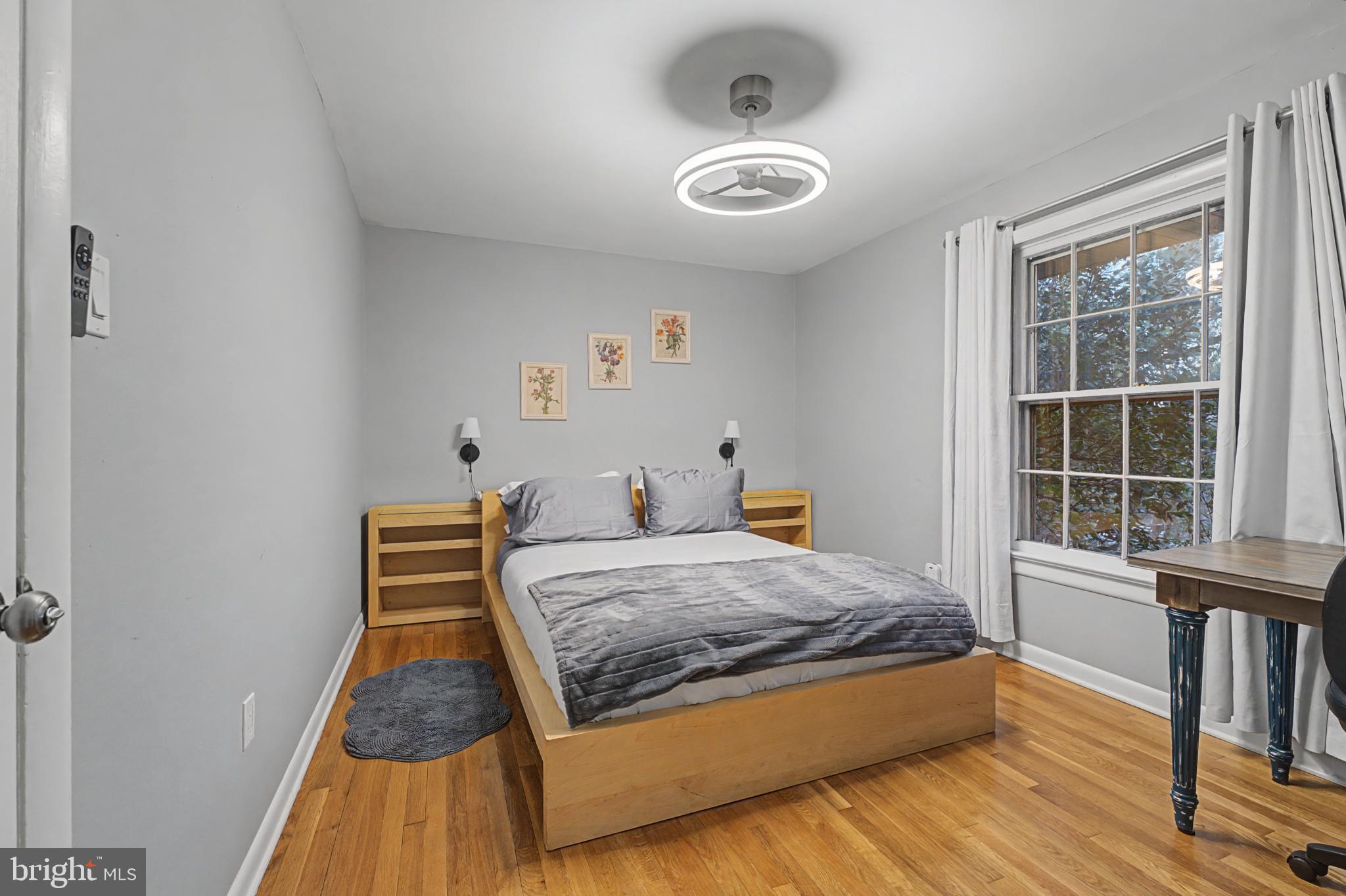 LAKE BARCROFT - Residential