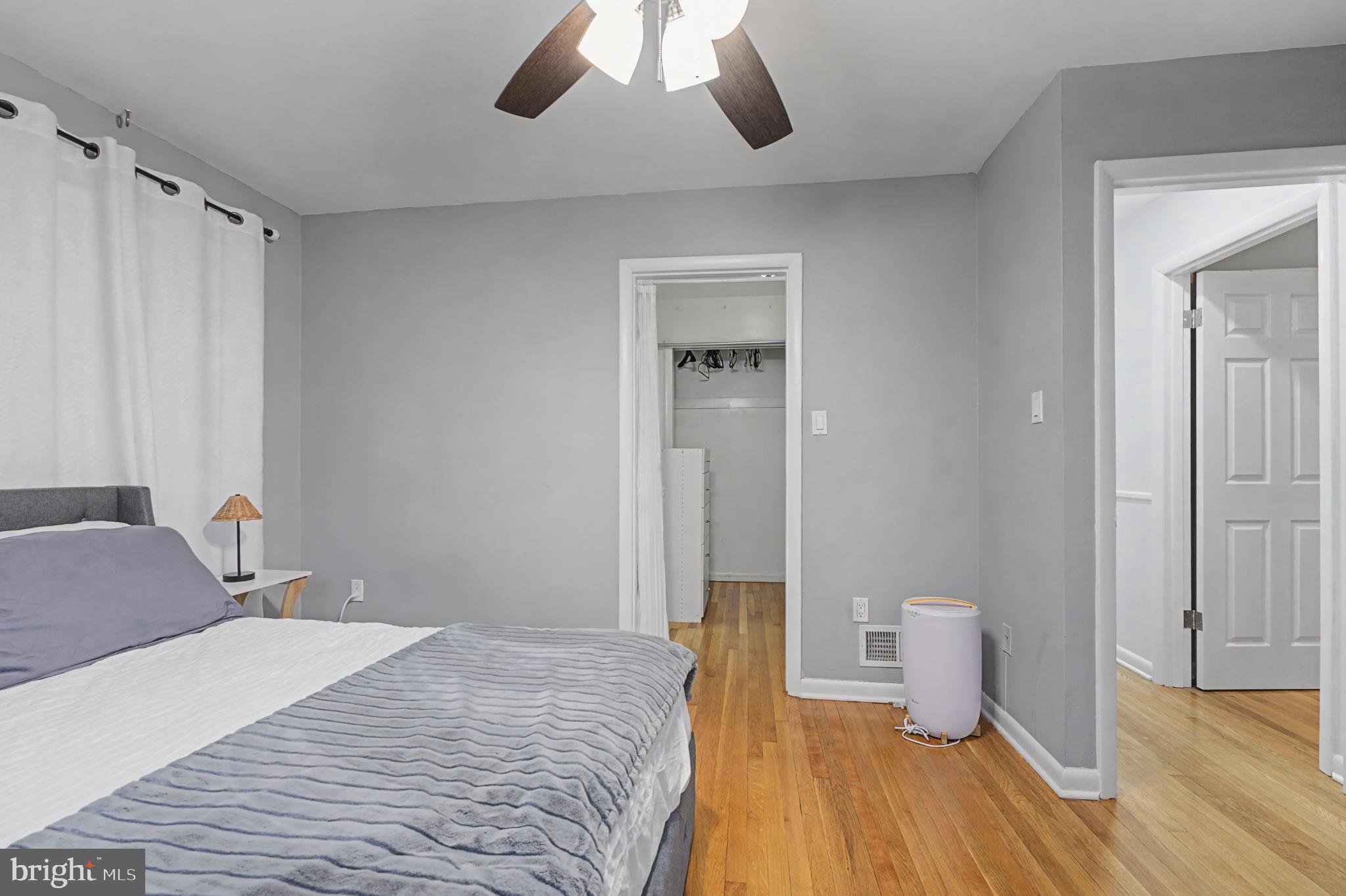 LAKE BARCROFT - Residential