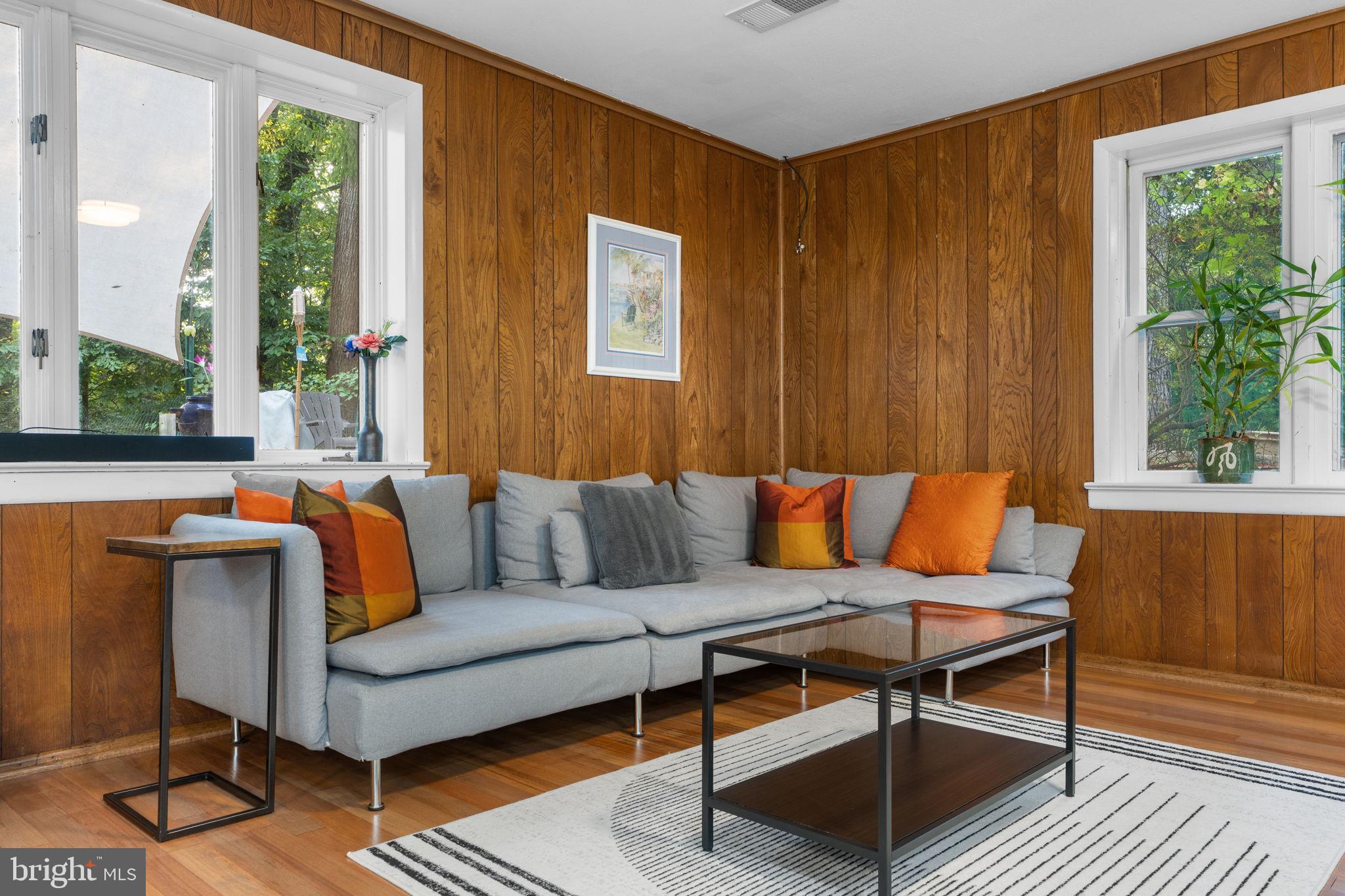 LAKE BARCROFT - Residential