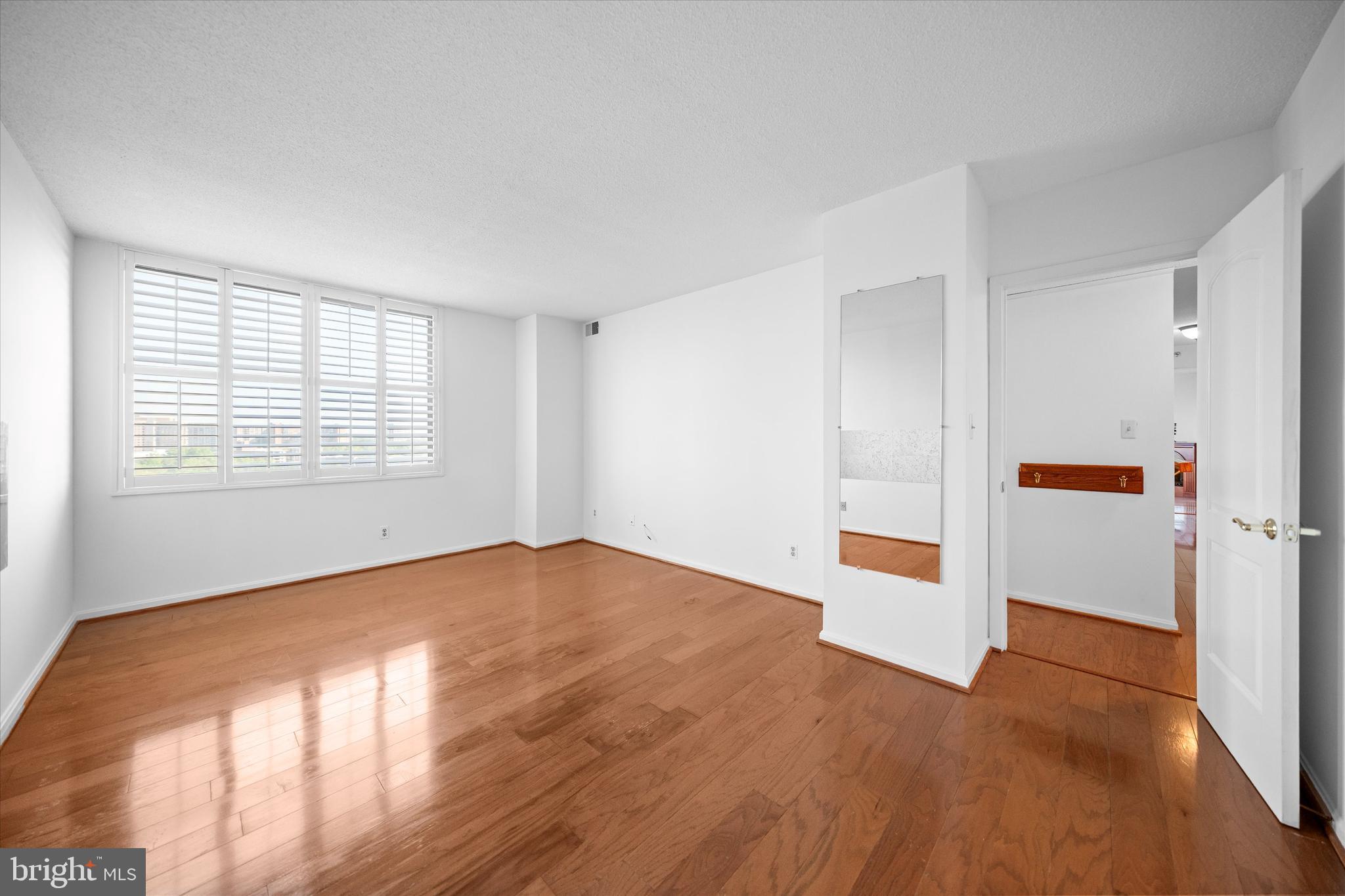 SKYLINE HOUSE - Residential