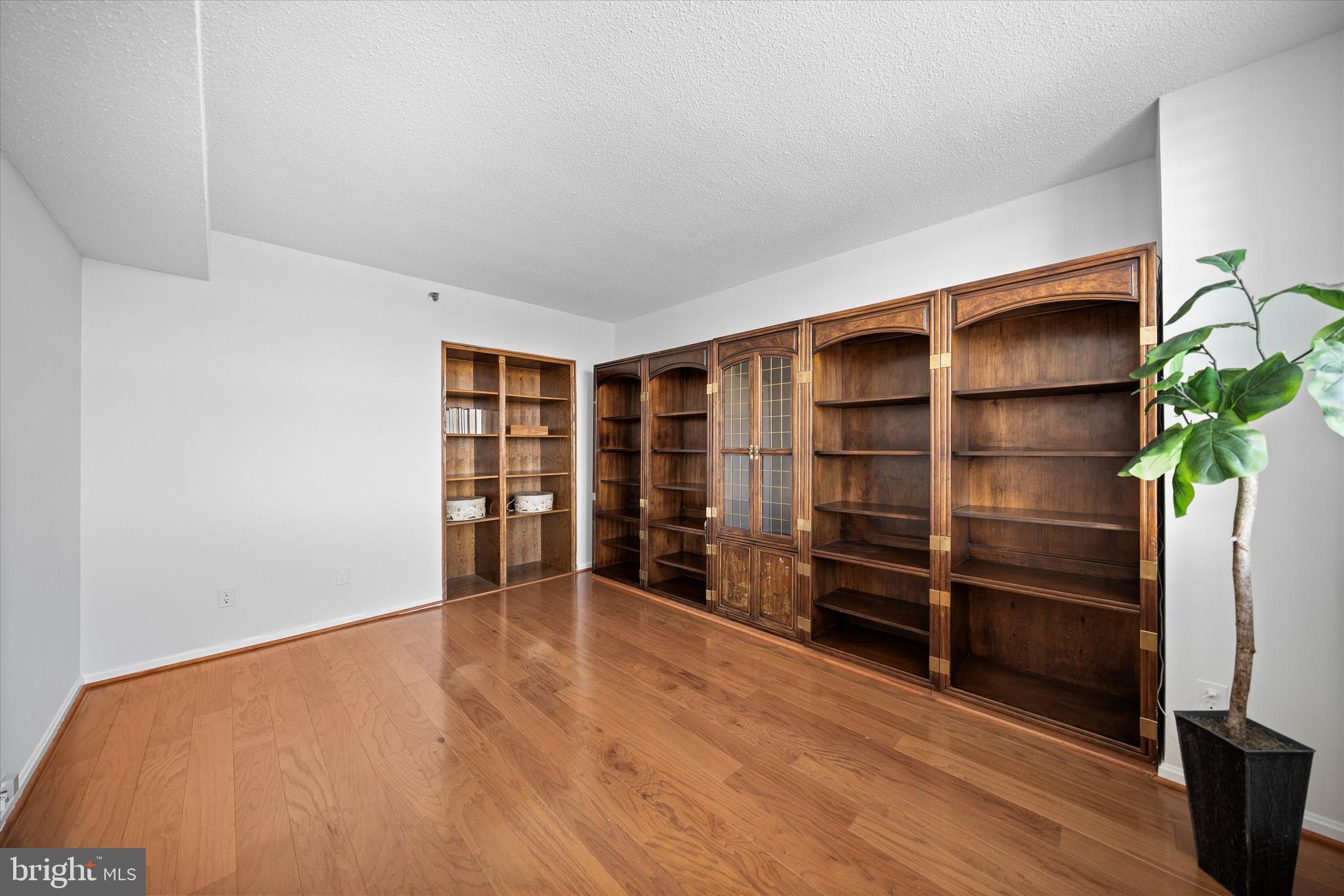 SKYLINE HOUSE - Residential