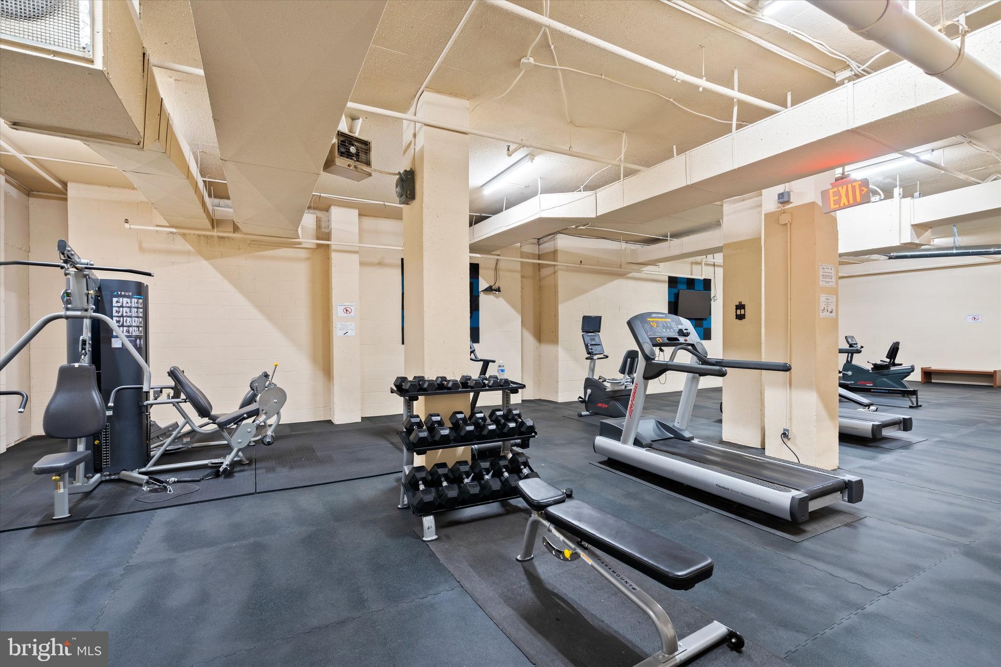 SKYLINE HOUSE - Residential