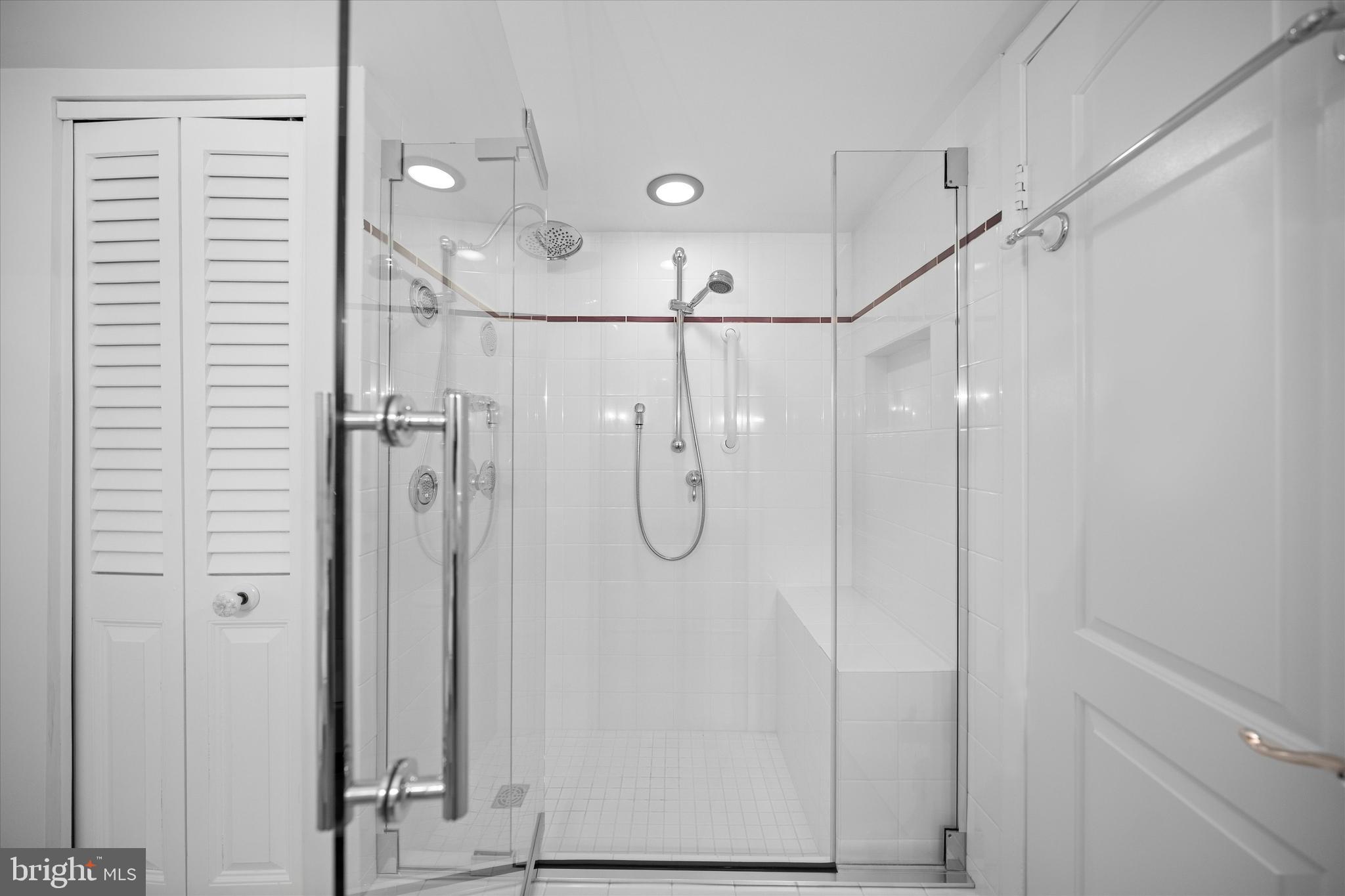 SKYLINE HOUSE - Residential