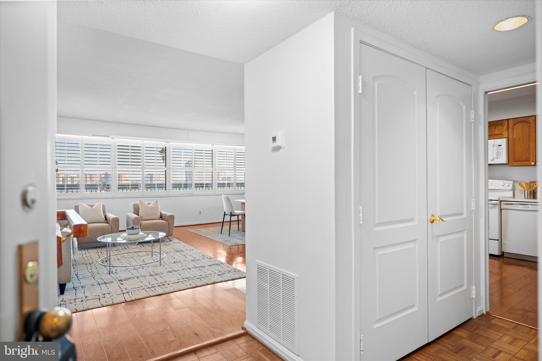 SKYLINE HOUSE - Residential