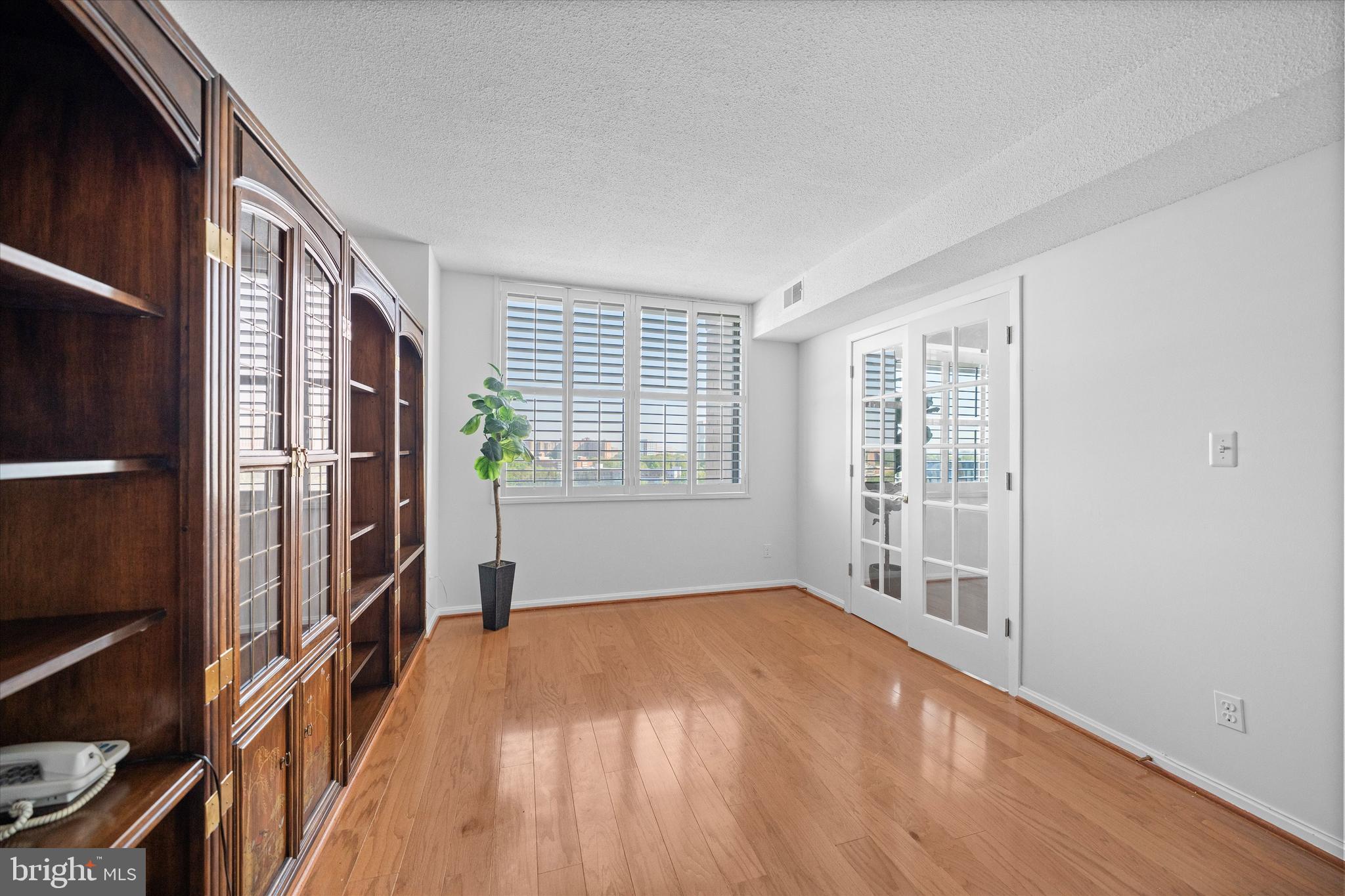 SKYLINE HOUSE - Residential