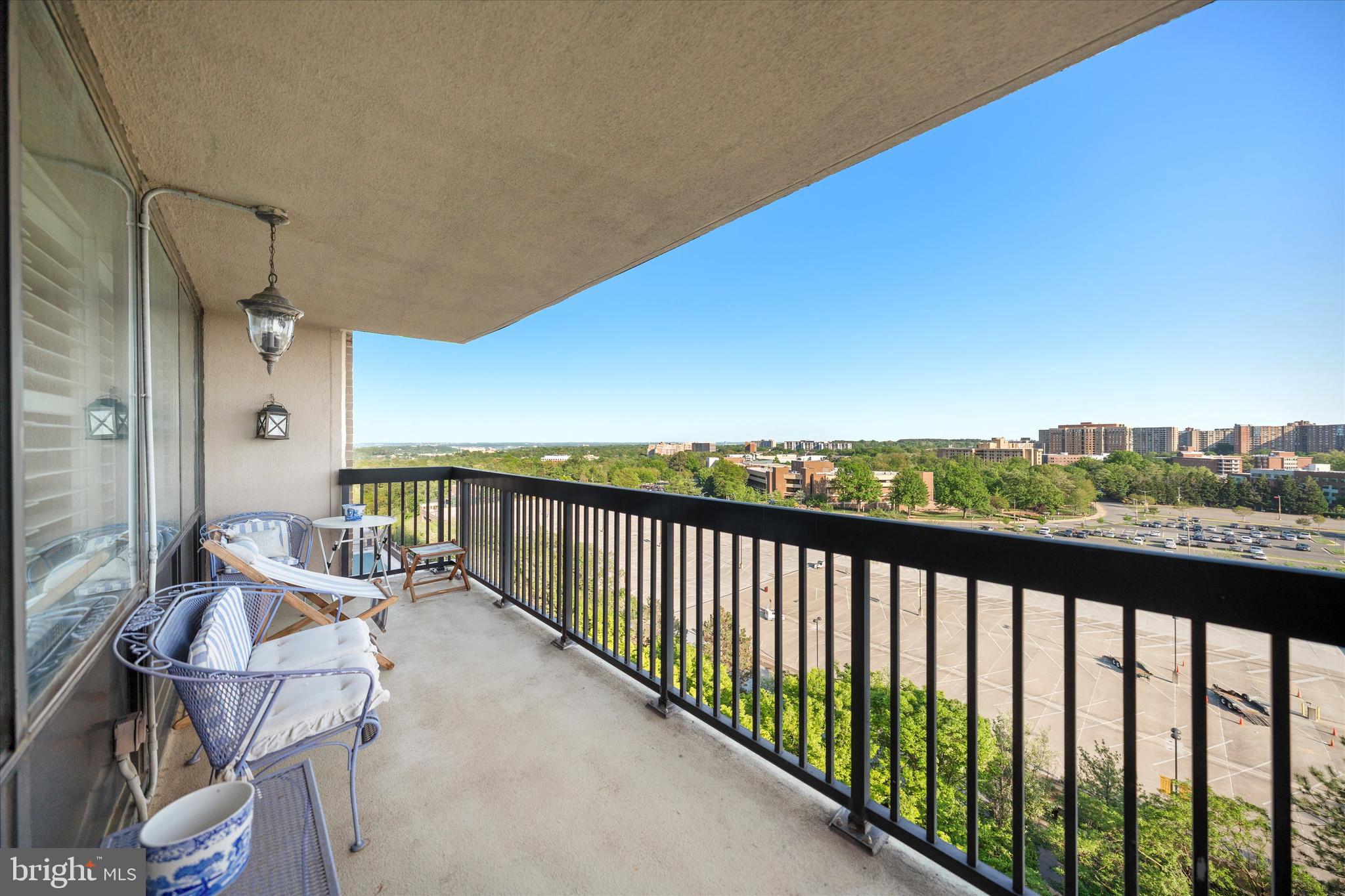 SKYLINE HOUSE - Residential