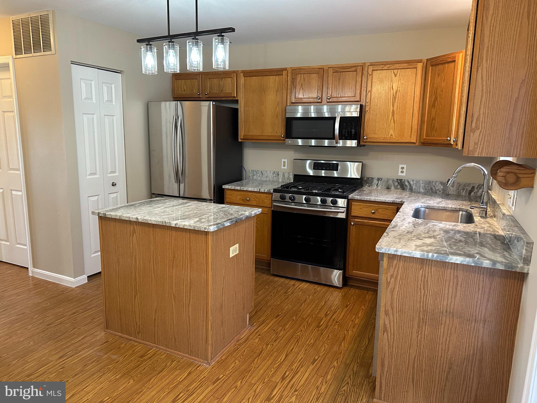 EAGLEVIEW ESTATES - Residential