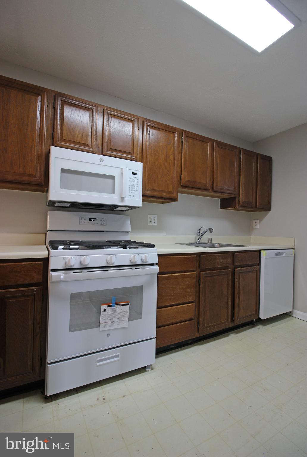 THE OAKTON - Residential Lease