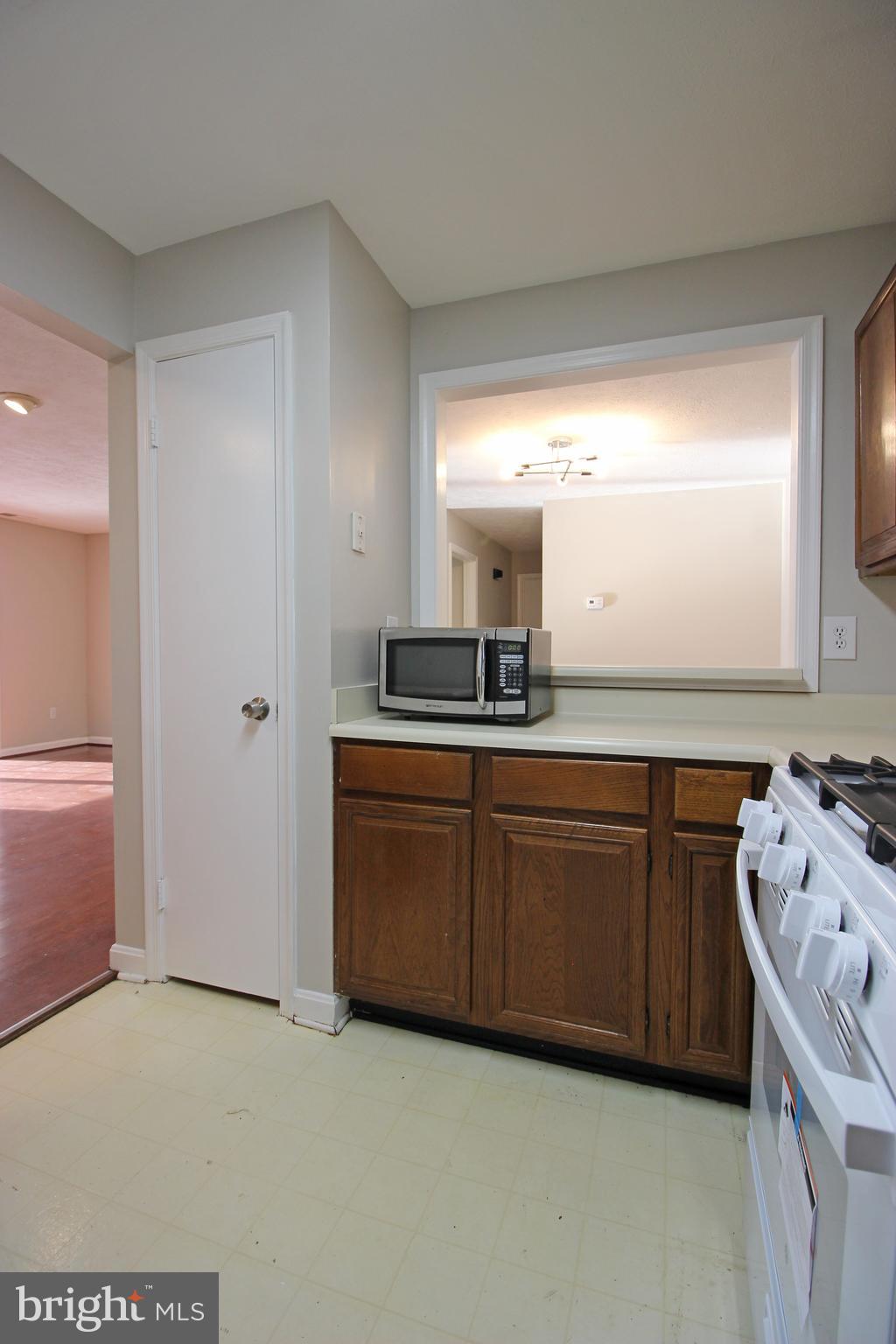 THE OAKTON - Residential Lease