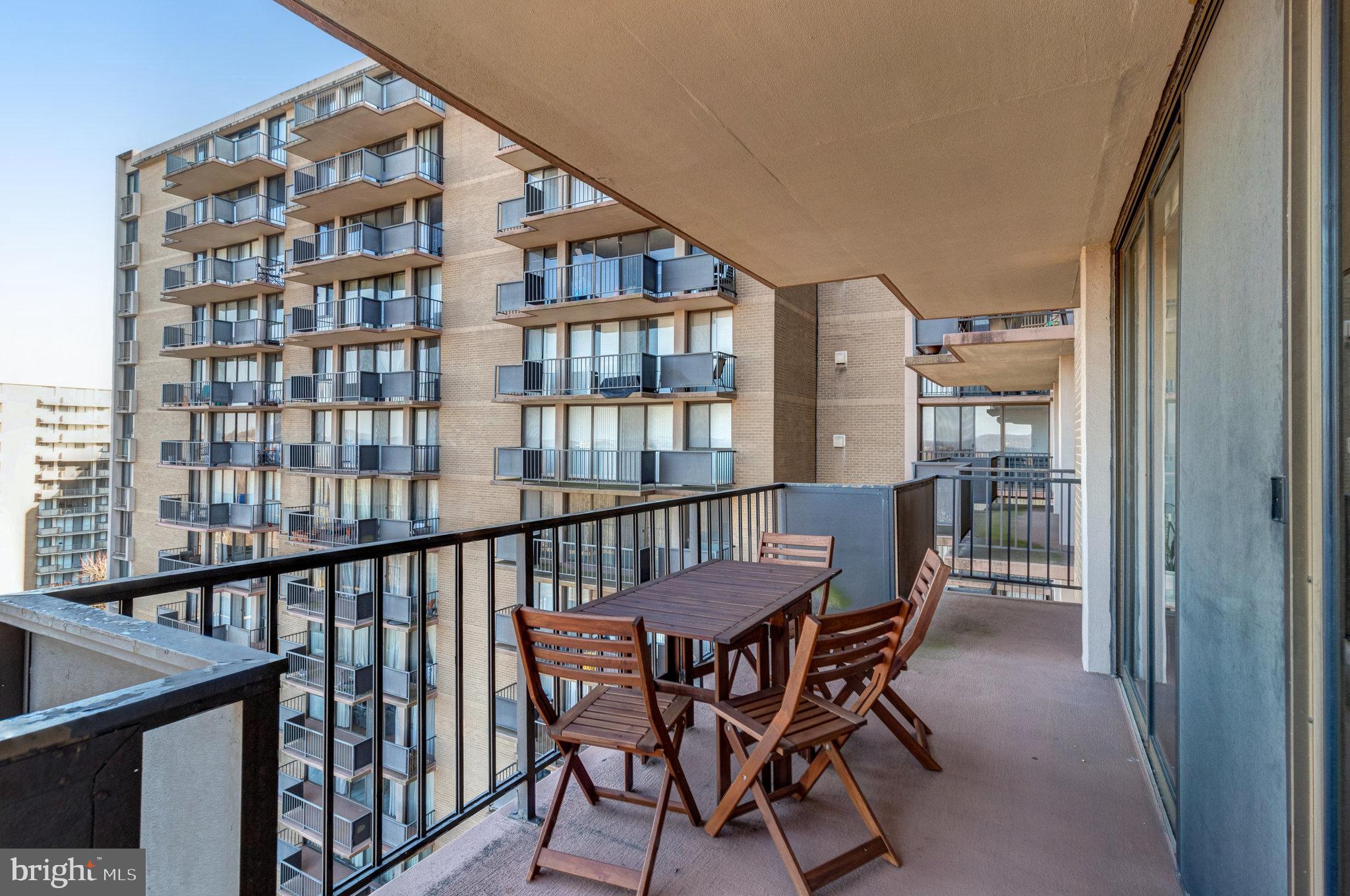 TOWERS IN WESTCHESTER PARK - Residential