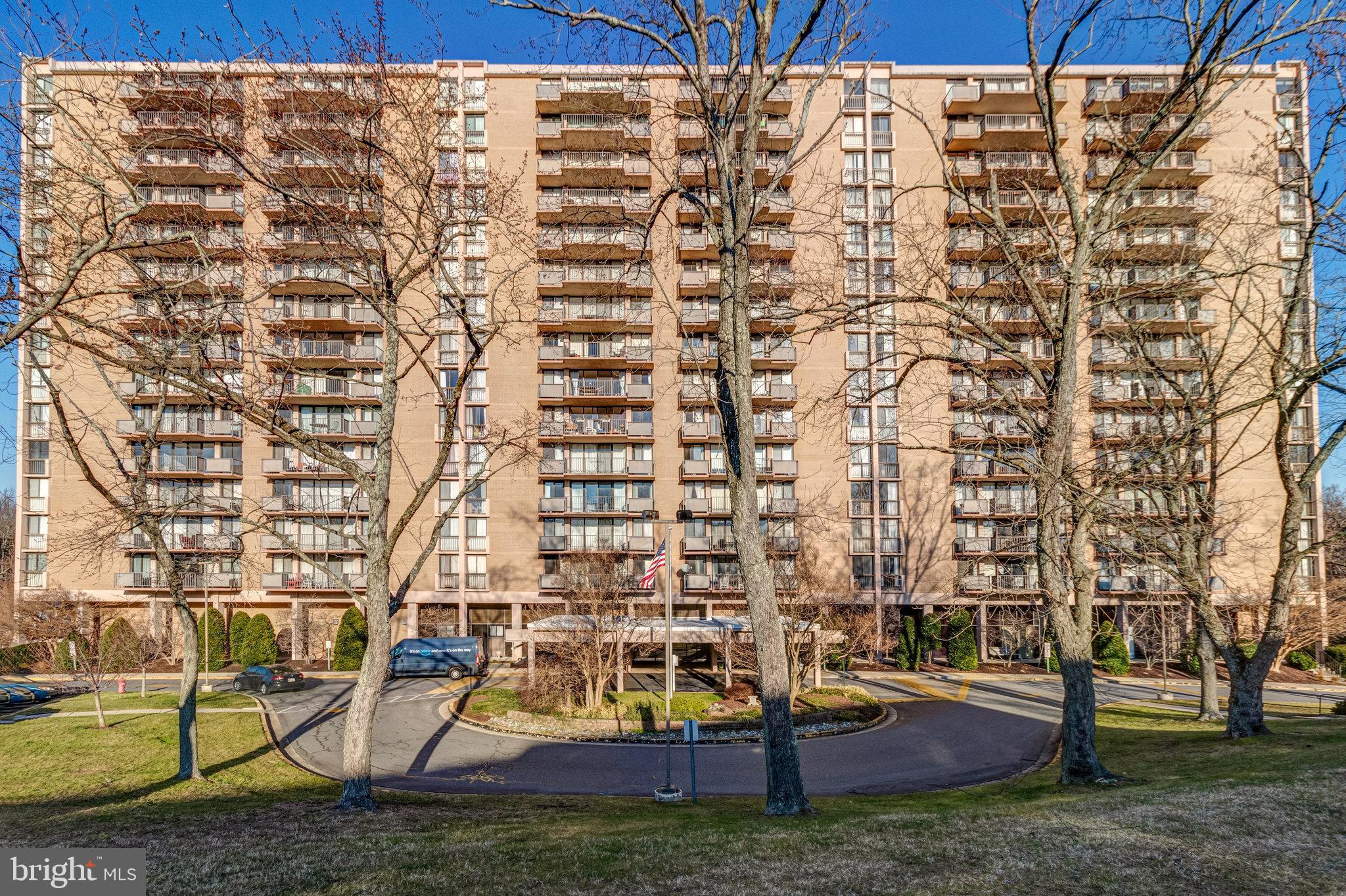 TOWERS IN WESTCHESTER PARK - Residential