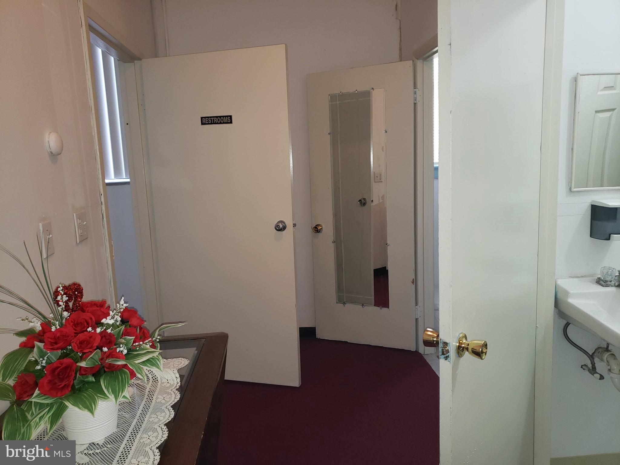 LOUIS L LEE - Commercial Sale