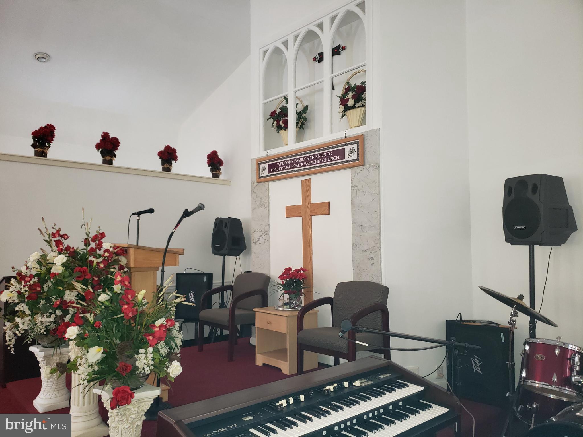 LOUIS L LEE - Commercial Sale