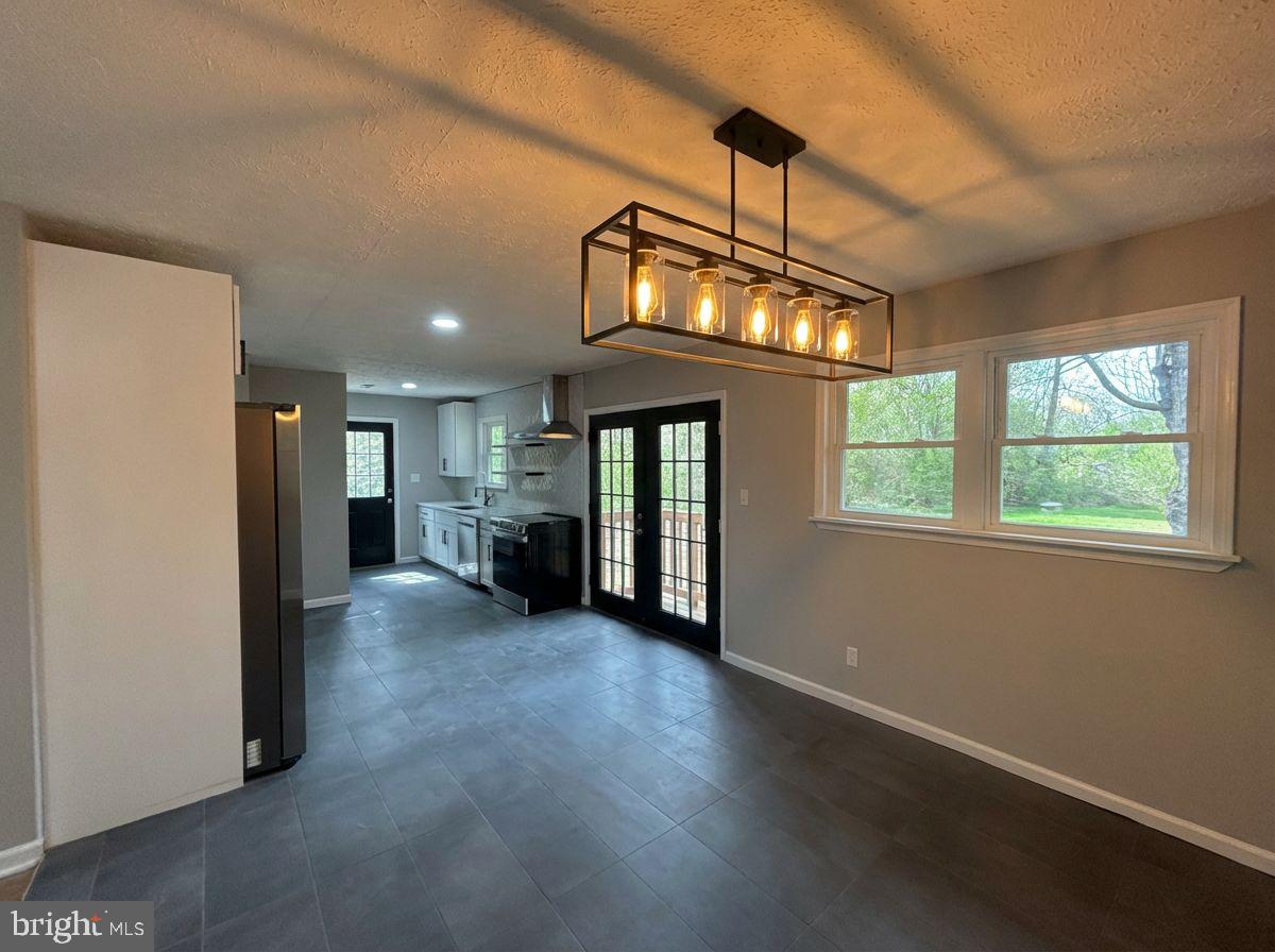 MERRY POINT ESTATES - Residential