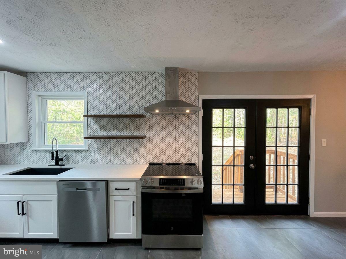 MERRY POINT ESTATES - Residential