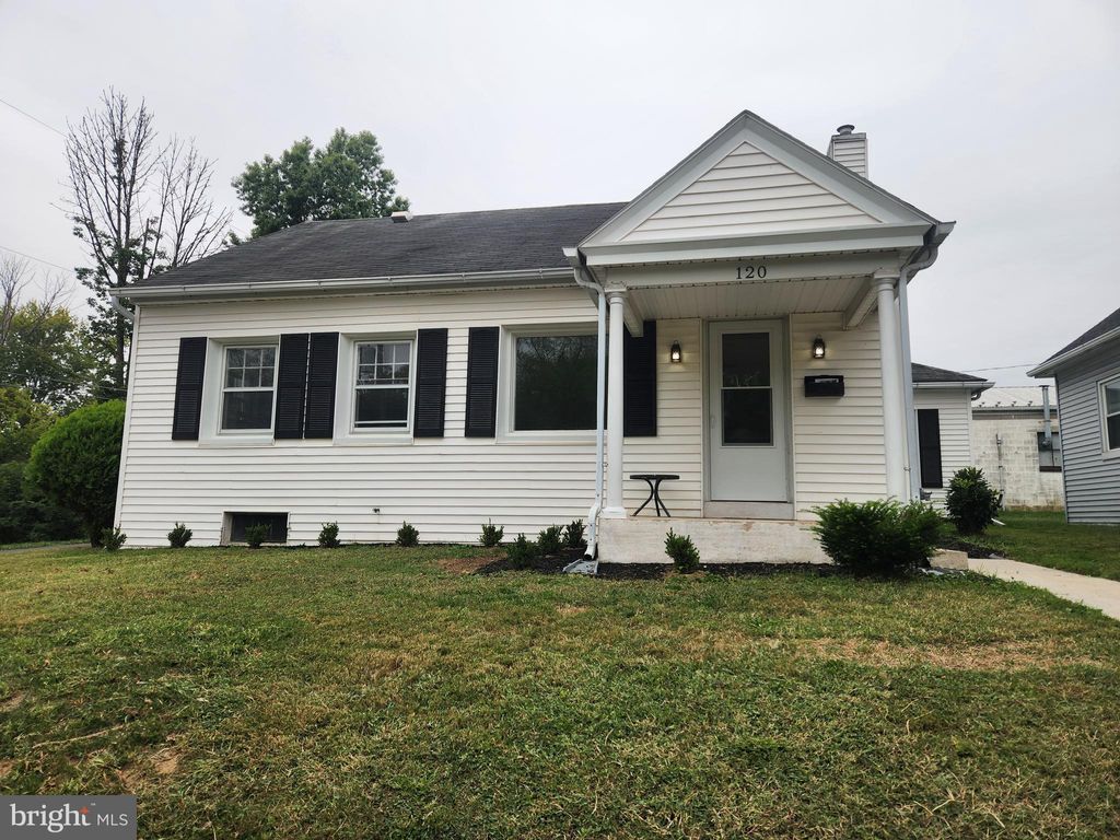 Photo of 120 N Locust Street, ELIZABETHTOWN, PA 17022 (MLS # PALA2077140)