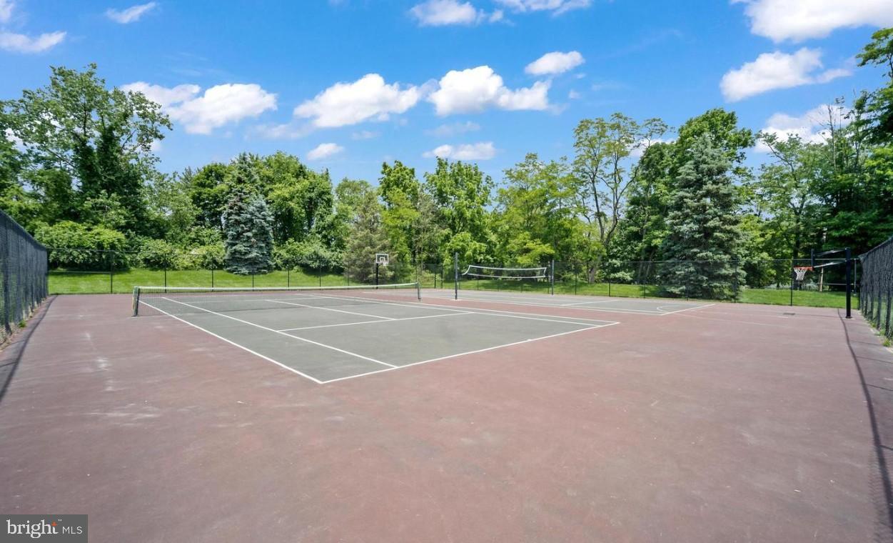 OXFORD OF BLUE BELL - Residential Lease