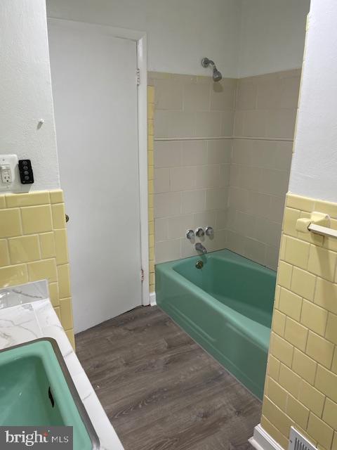 FOXHILLS - Residential