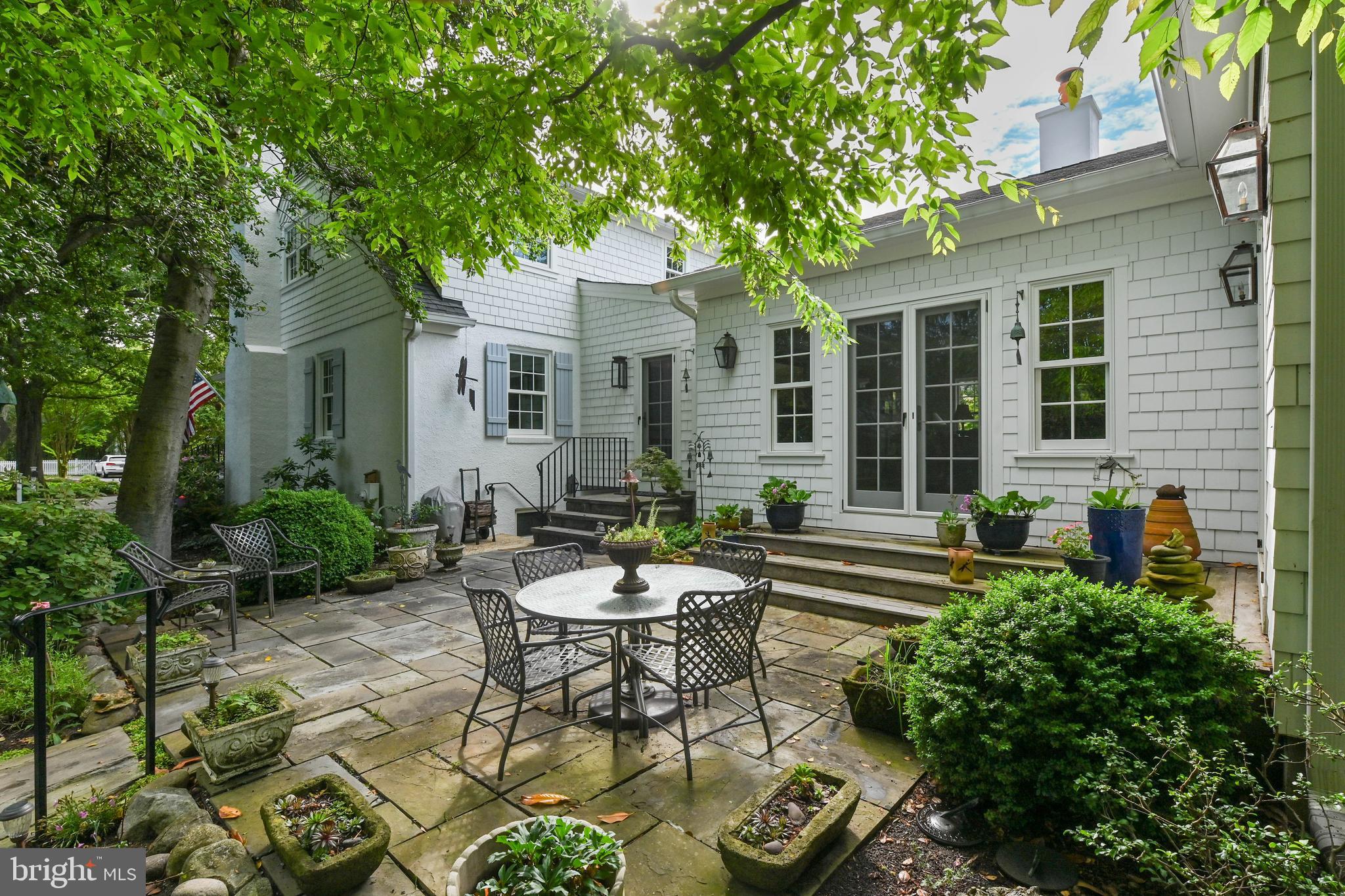 18 BANCROFT AVENUE