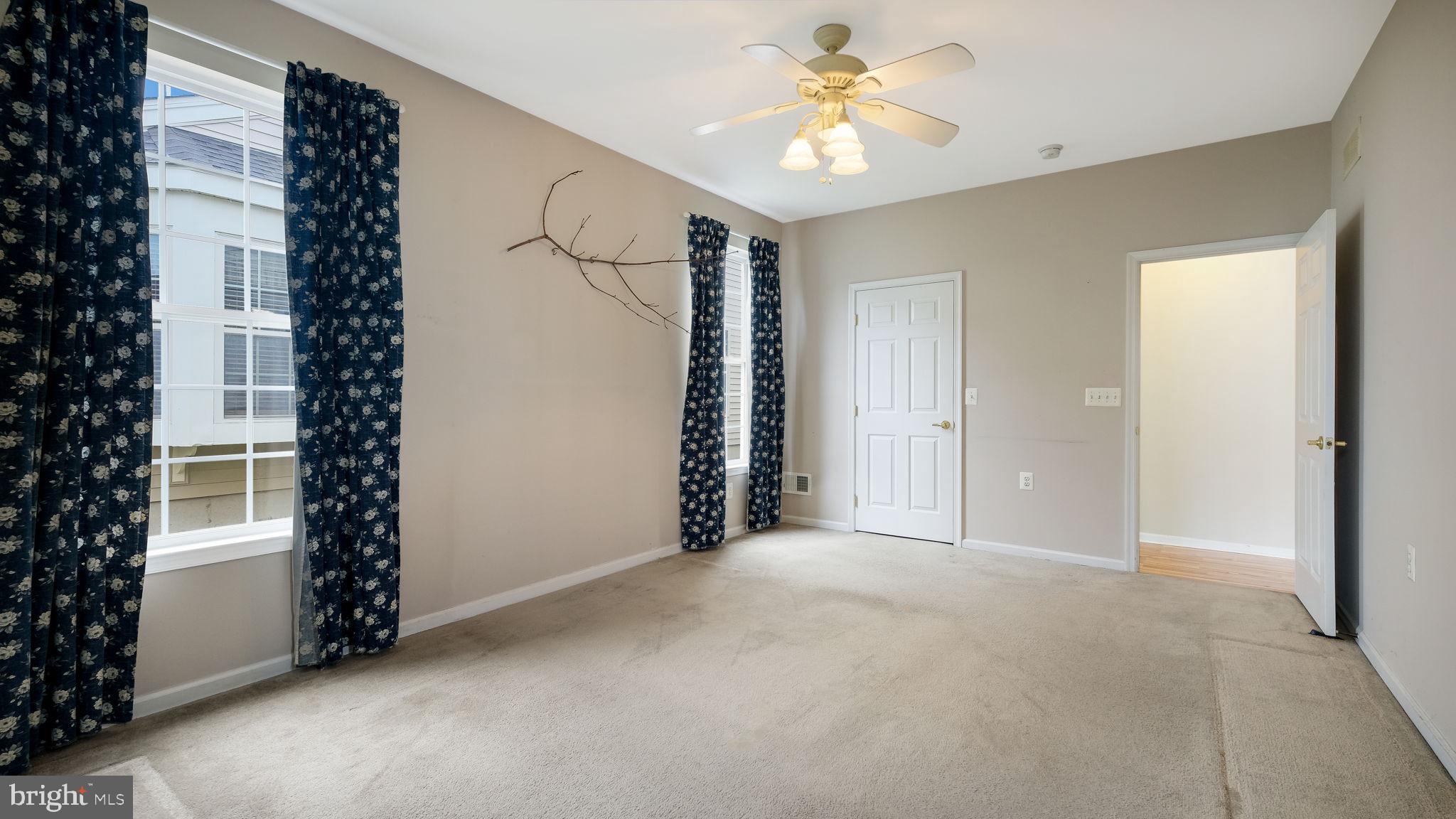 HERITAGE CR ESTS - Residential