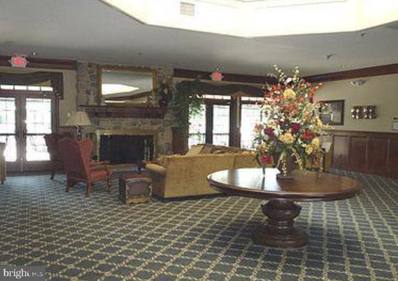 HERITAGE CR ESTS - Residential