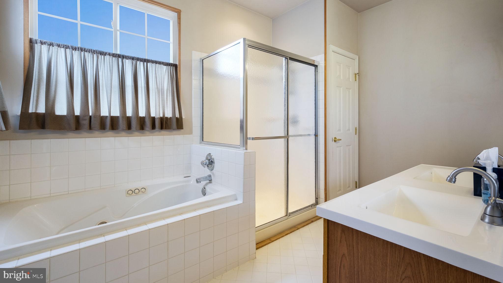 HERITAGE CR ESTS - Residential