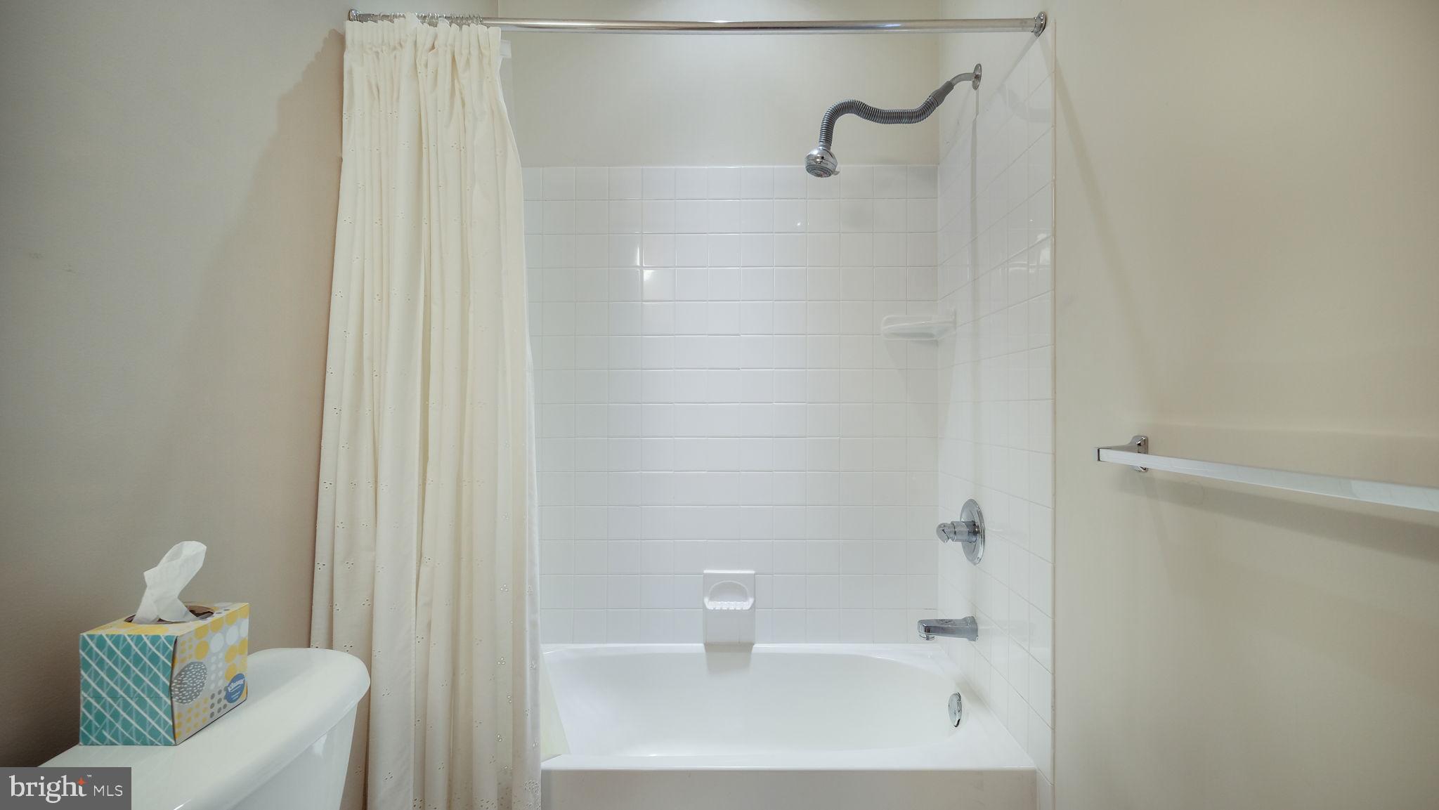 HERITAGE CR ESTS - Residential