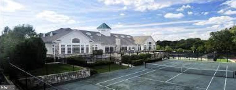 HERITAGE CR ESTS - Residential