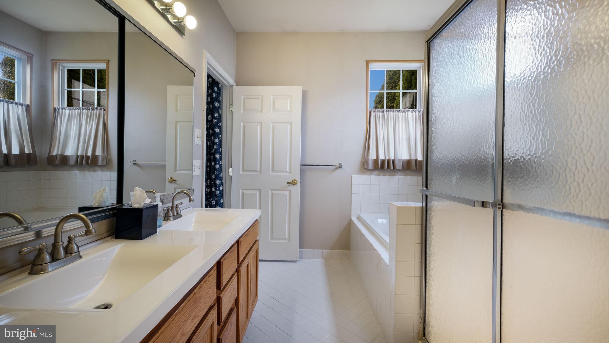 HERITAGE CR ESTS - Residential