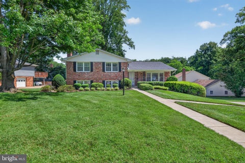 Photo of 8024 Garlot Drive, ANNANDALE, VA 22003 (MLS # VAFX2328542)