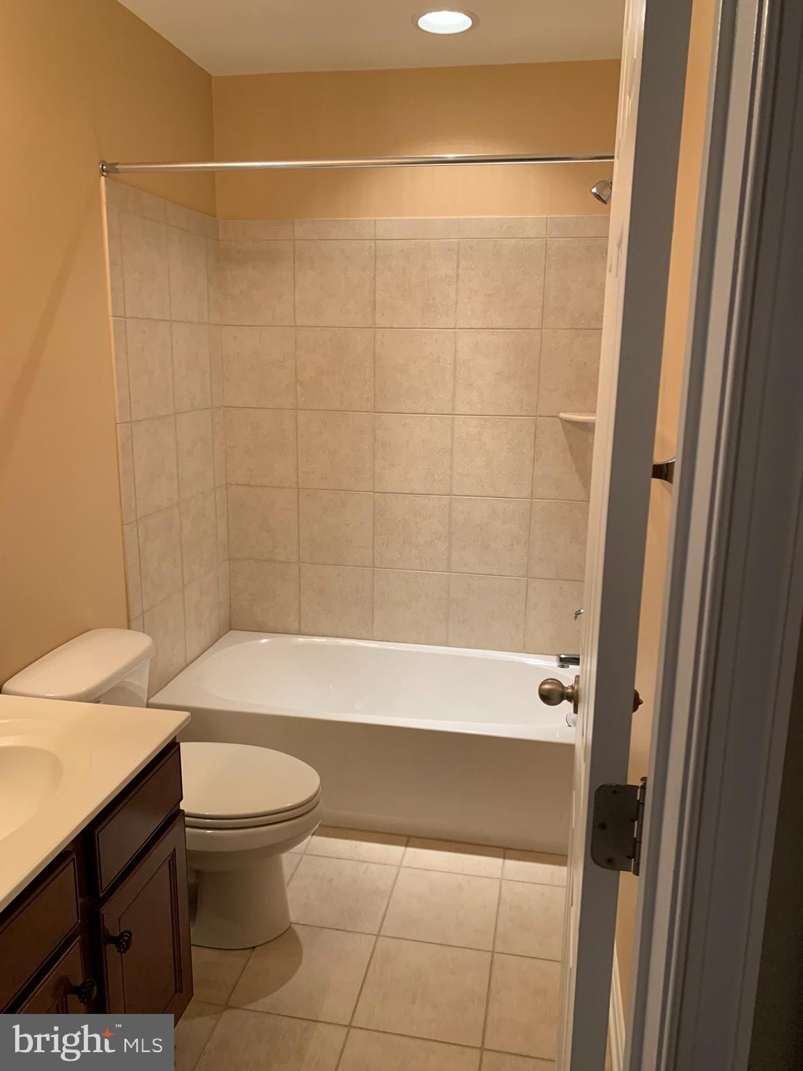 ESPLANADE AT RED RUN - Residential Lease