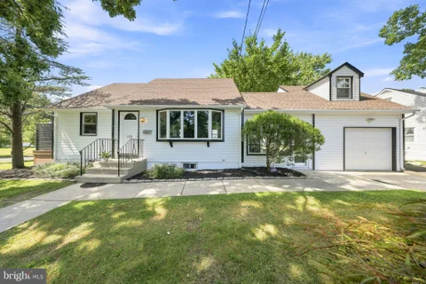 533 Dubois Avenue, Barrington, NJ MLS: NJCD2126072