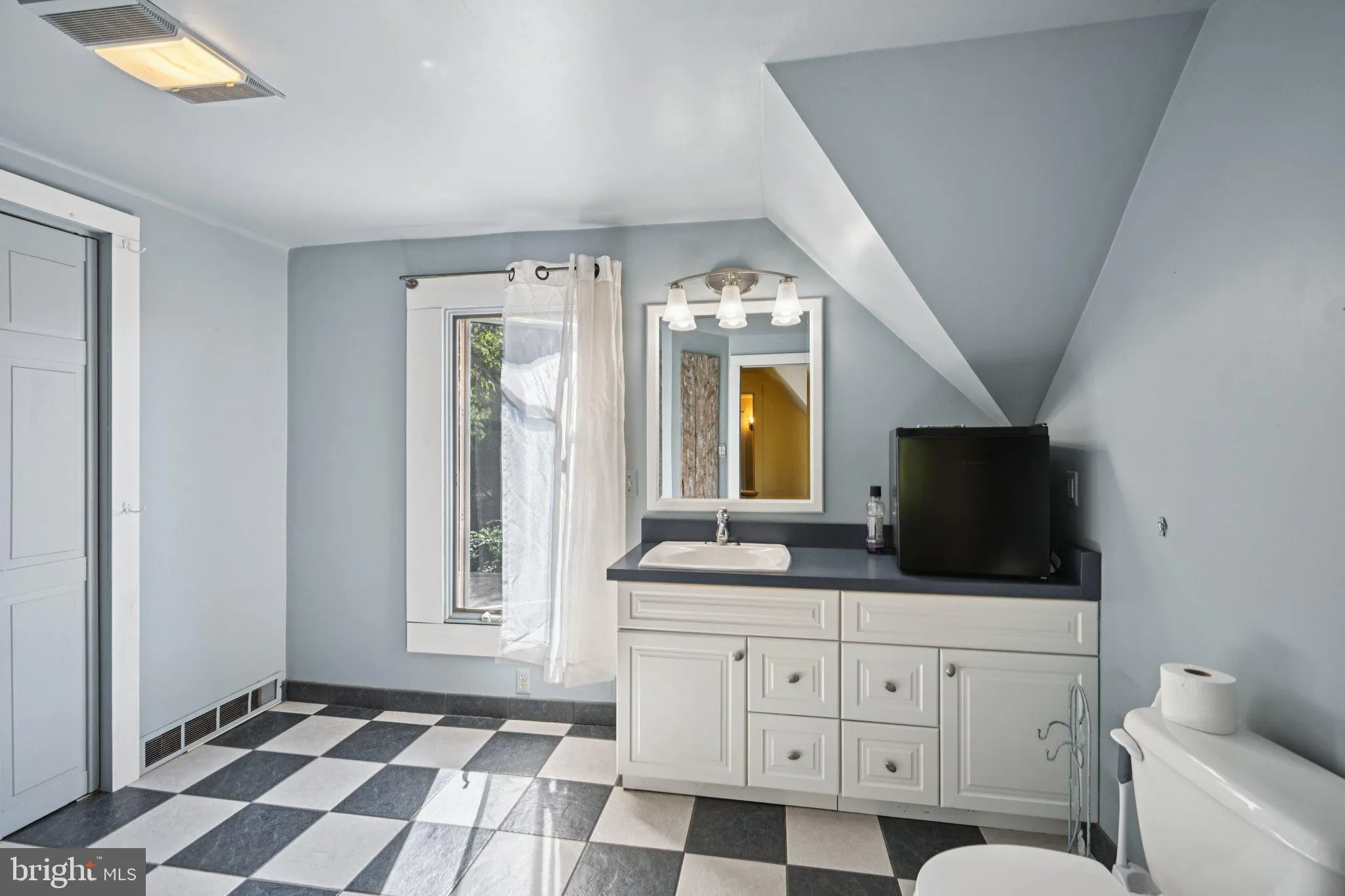 Vineland, New Jersey 08360, United States, 3 Bedrooms Bedrooms, ,2 BathroomsBathrooms,Residential,Active,214694