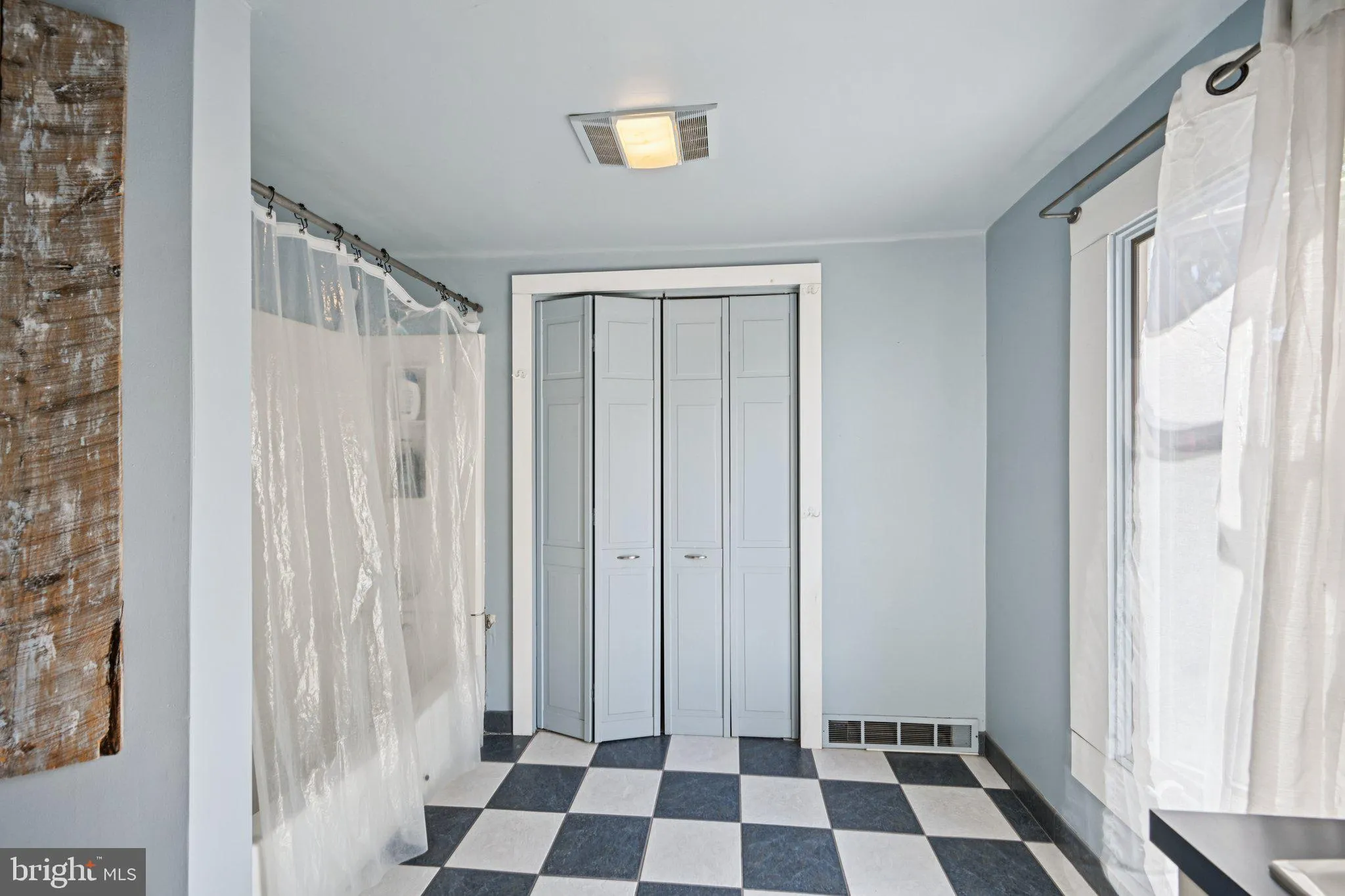 Vineland, New Jersey 08360, United States, 3 Bedrooms Bedrooms, ,2 BathroomsBathrooms,Residential,Active,214694