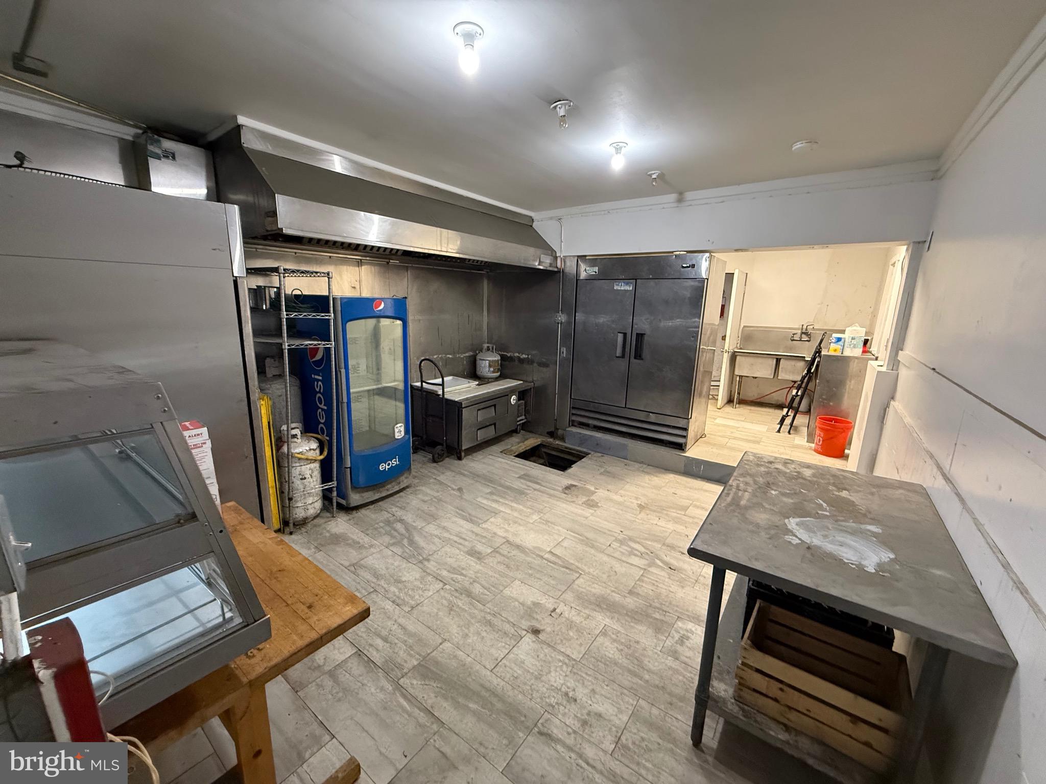 152 W GIRARD AVENUE 00