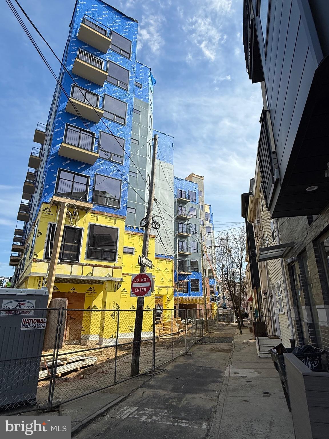 152 W GIRARD AVENUE 00